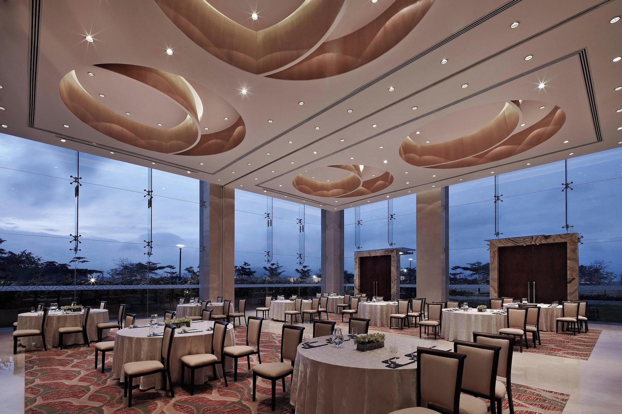 Vista Lobby Courtyard by Marriott Pune Chakan