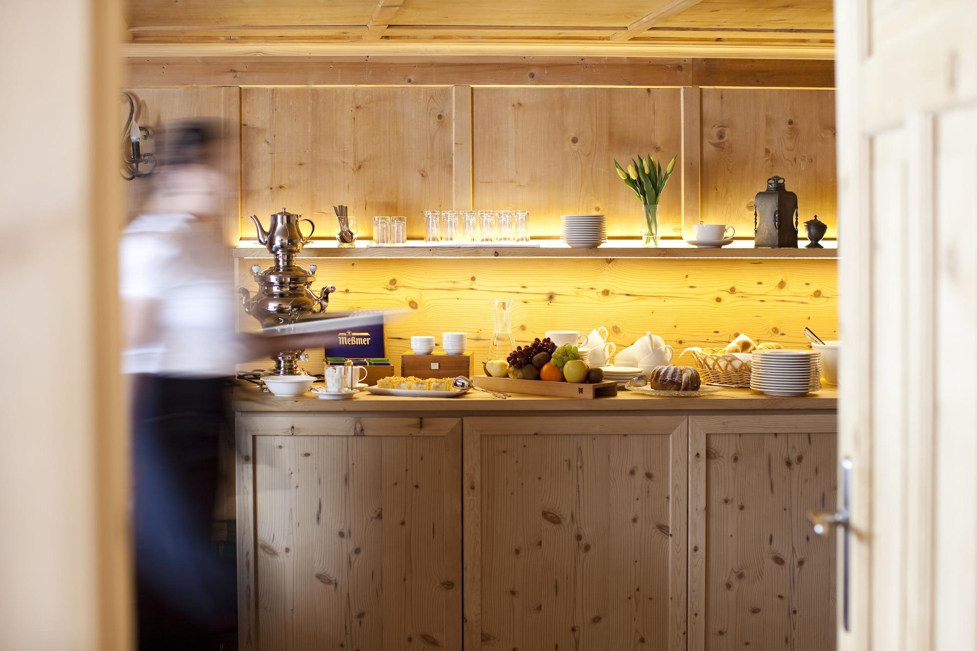 Restaurant Alpina Lech Geborgen in den Bergen