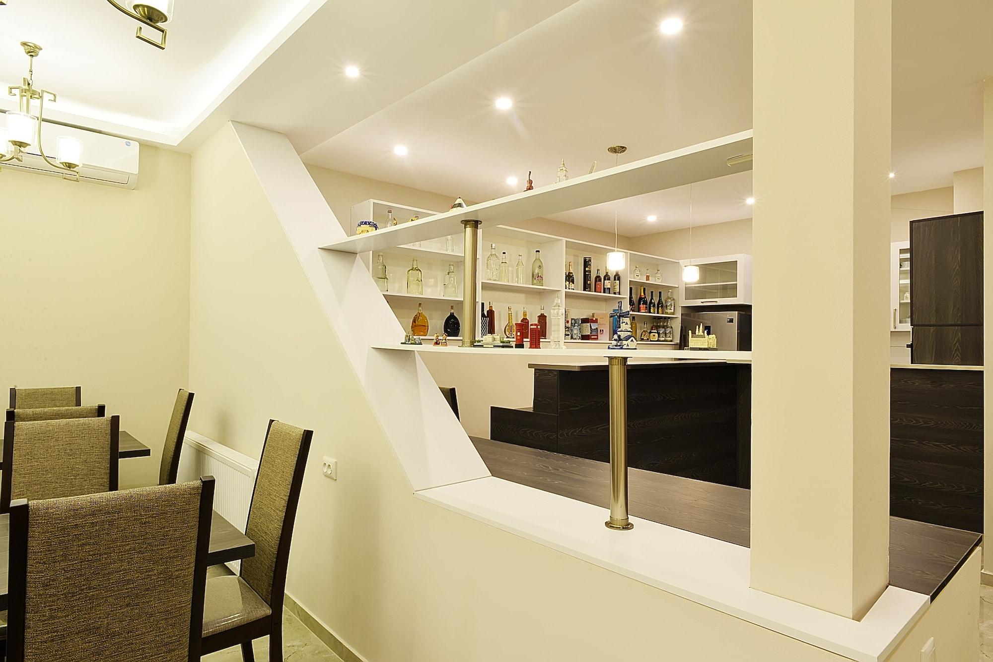 Bar/Salón MGK Hotel