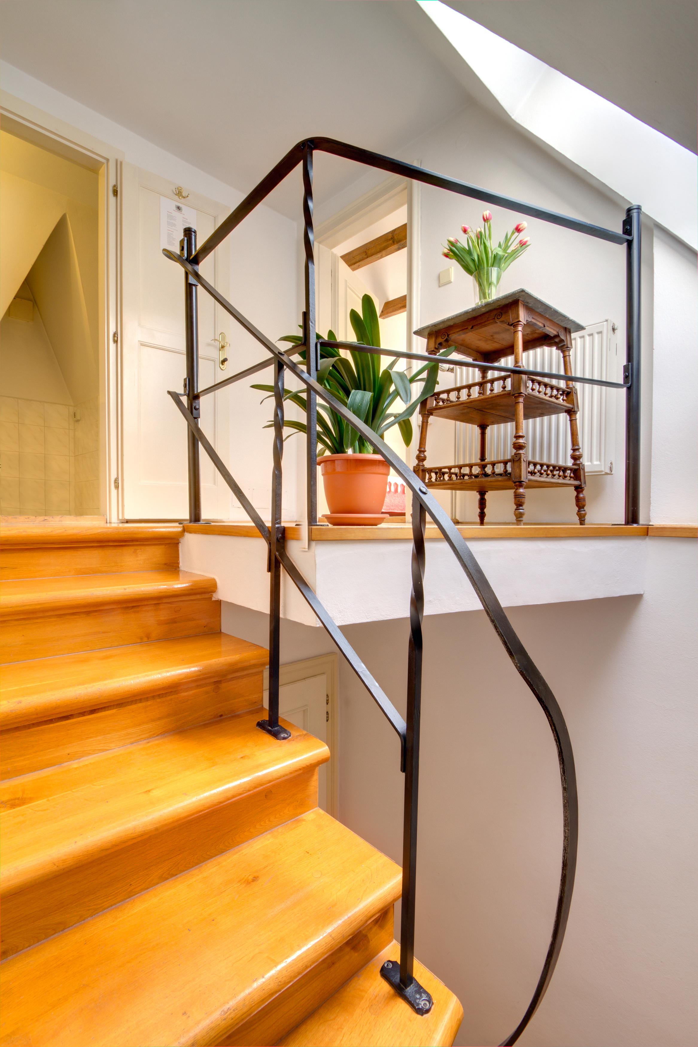 Vista Lobby Red Lion