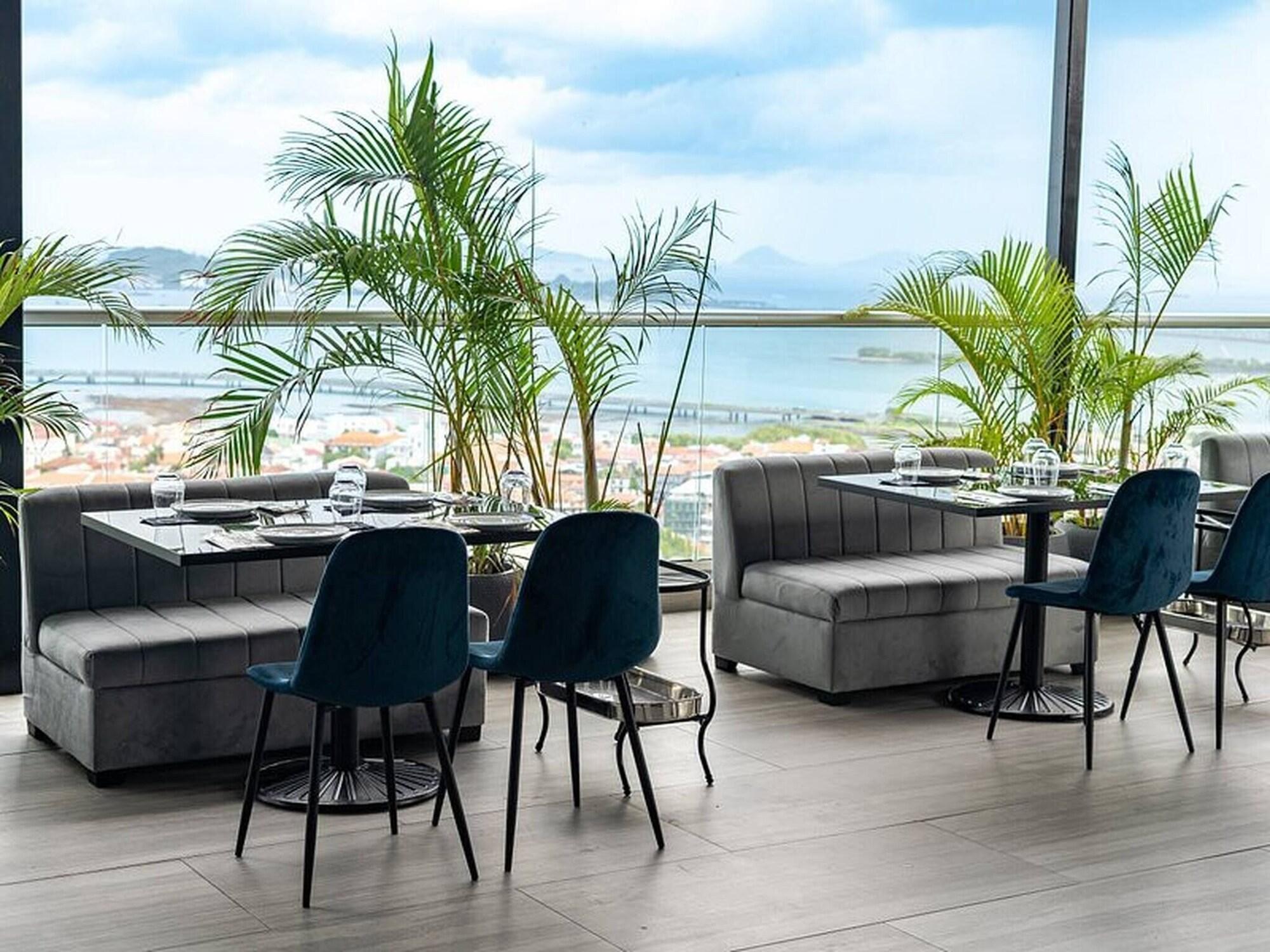 Bar/Salón Room-sofa Bed Stay Rooftop Pool & Gym, A