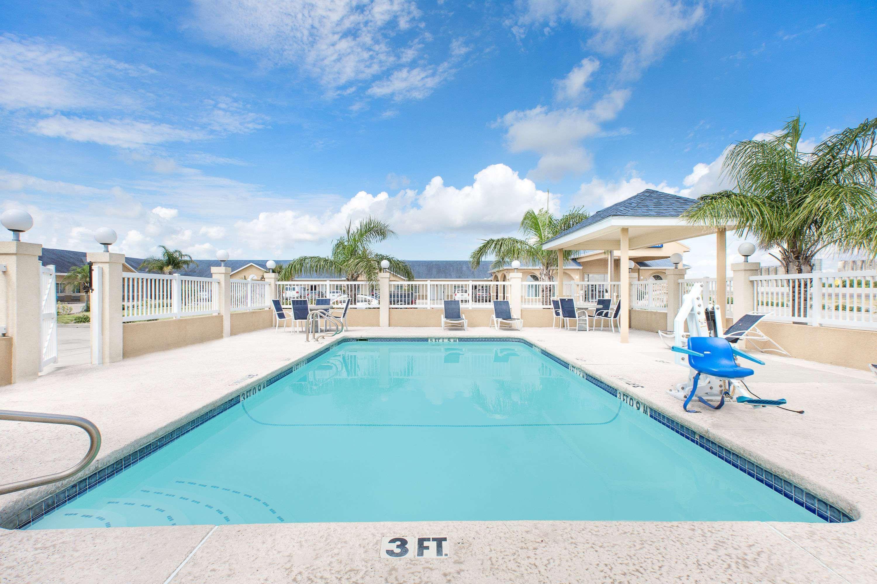 Vista Piscina Days Inn By Wyndham Robstown