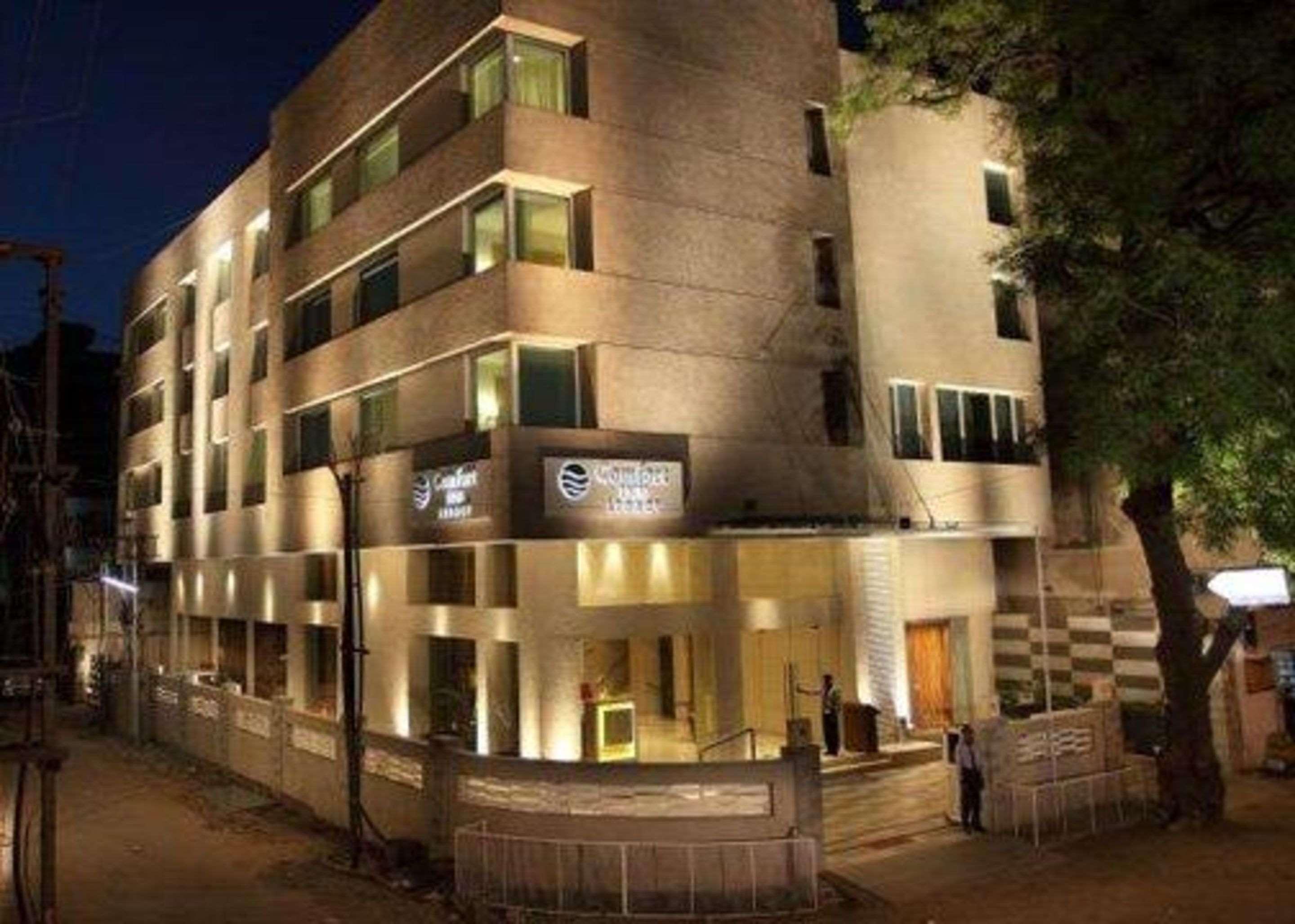 Vista Exterior Comfort Inn Legacy