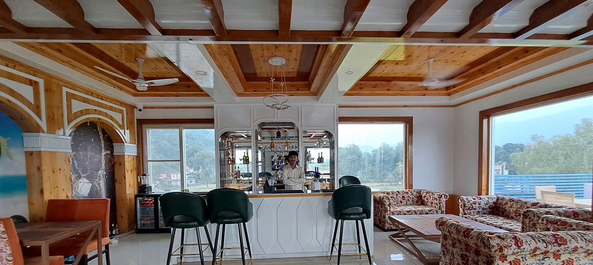 Bar/Salón ABHILASHI INN