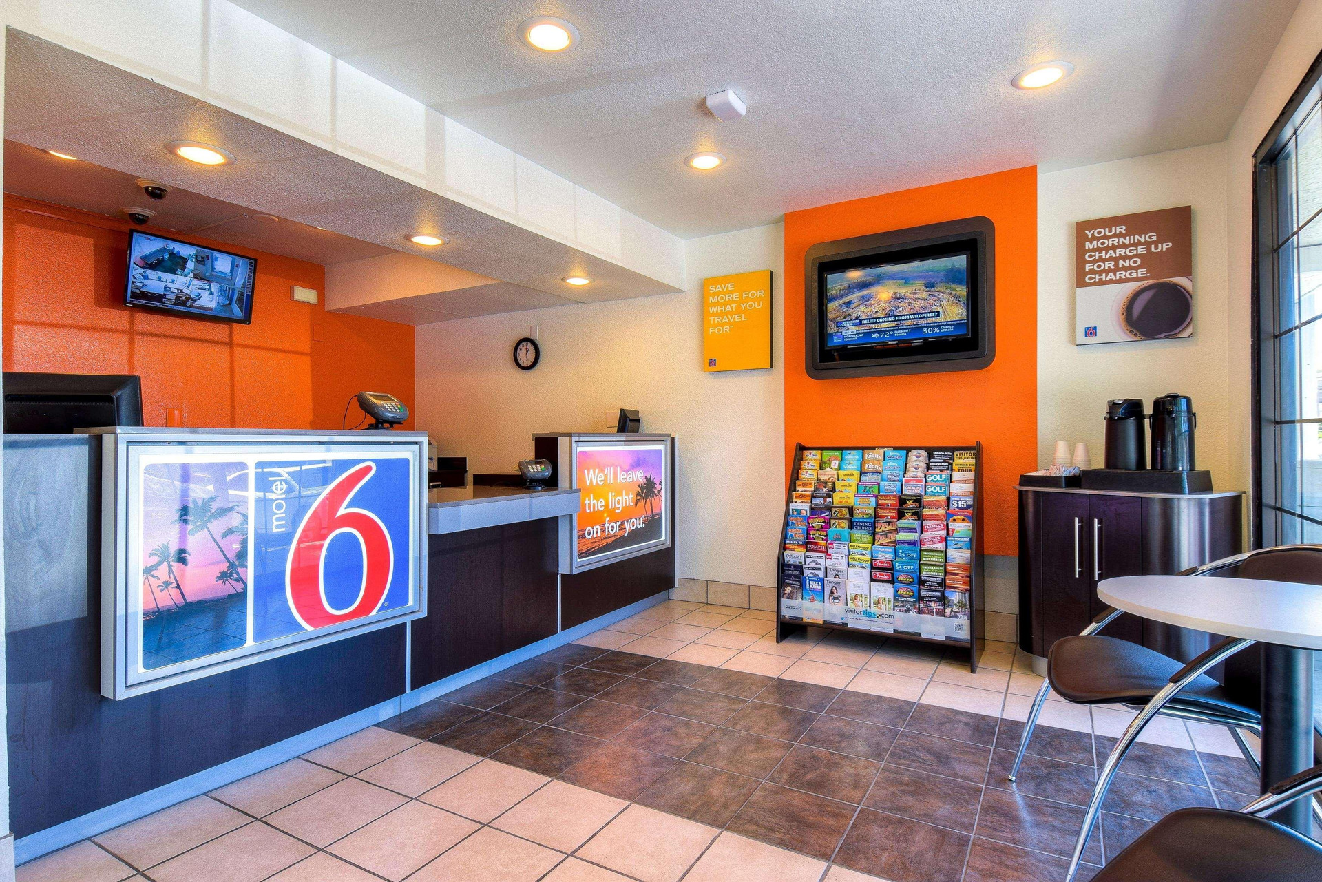 Vista Lobby Motel 6 Pomona, CA - Los Angeles