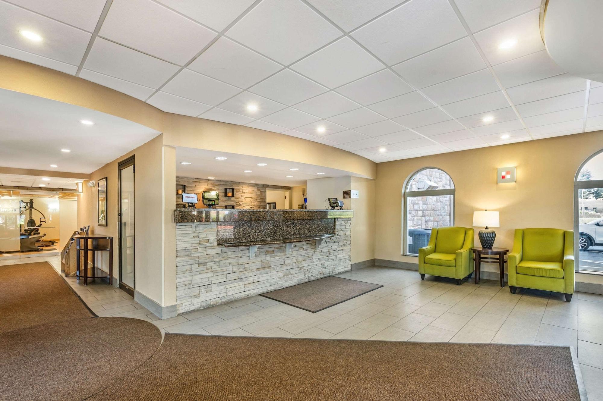 Vista Lobby Comfort Inn & Suites East Hartford - Hartford