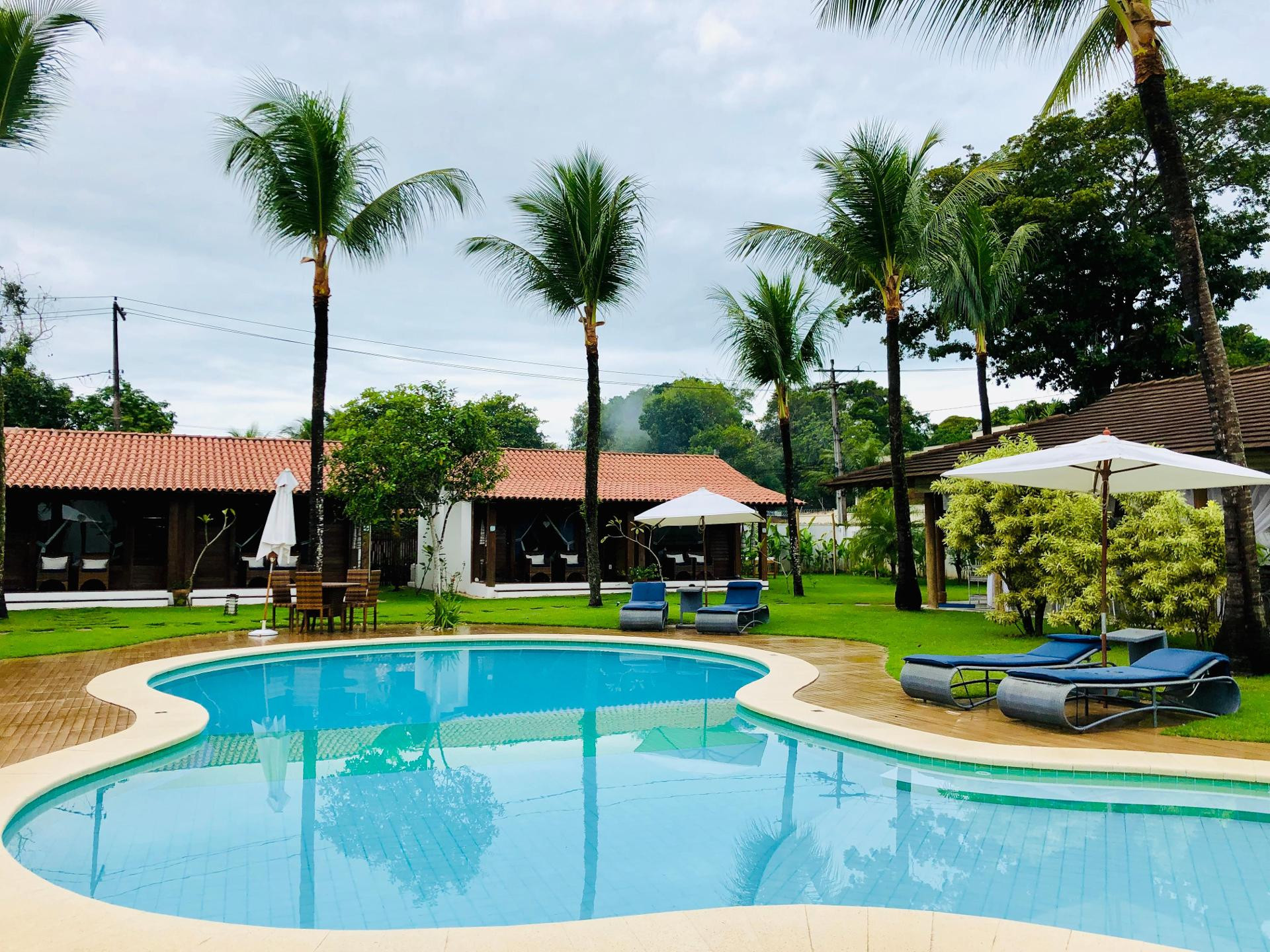 Vista Piscina Villa Palmeira Azul