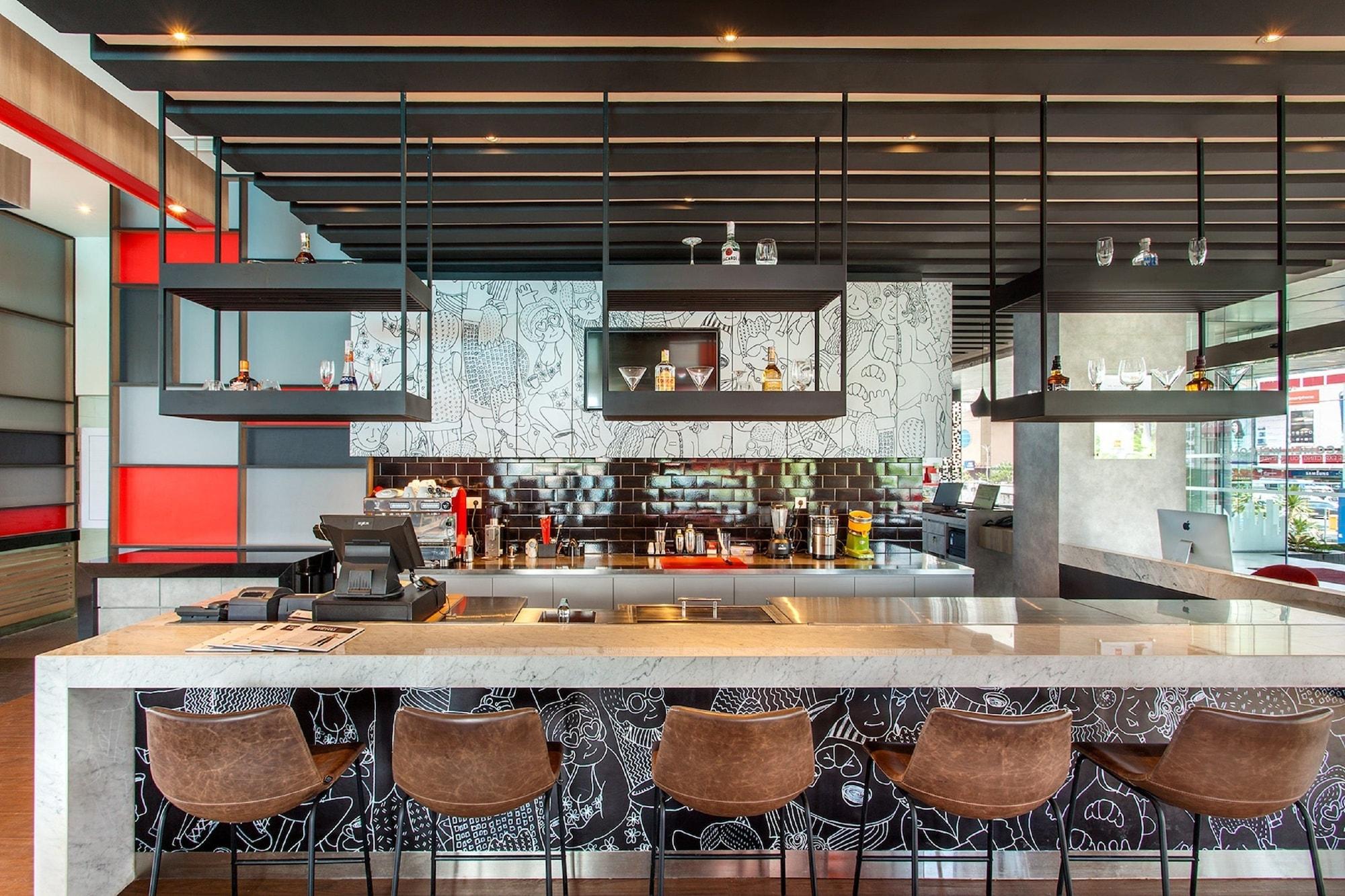 Restaurant ibis Manado City Center Boulevard