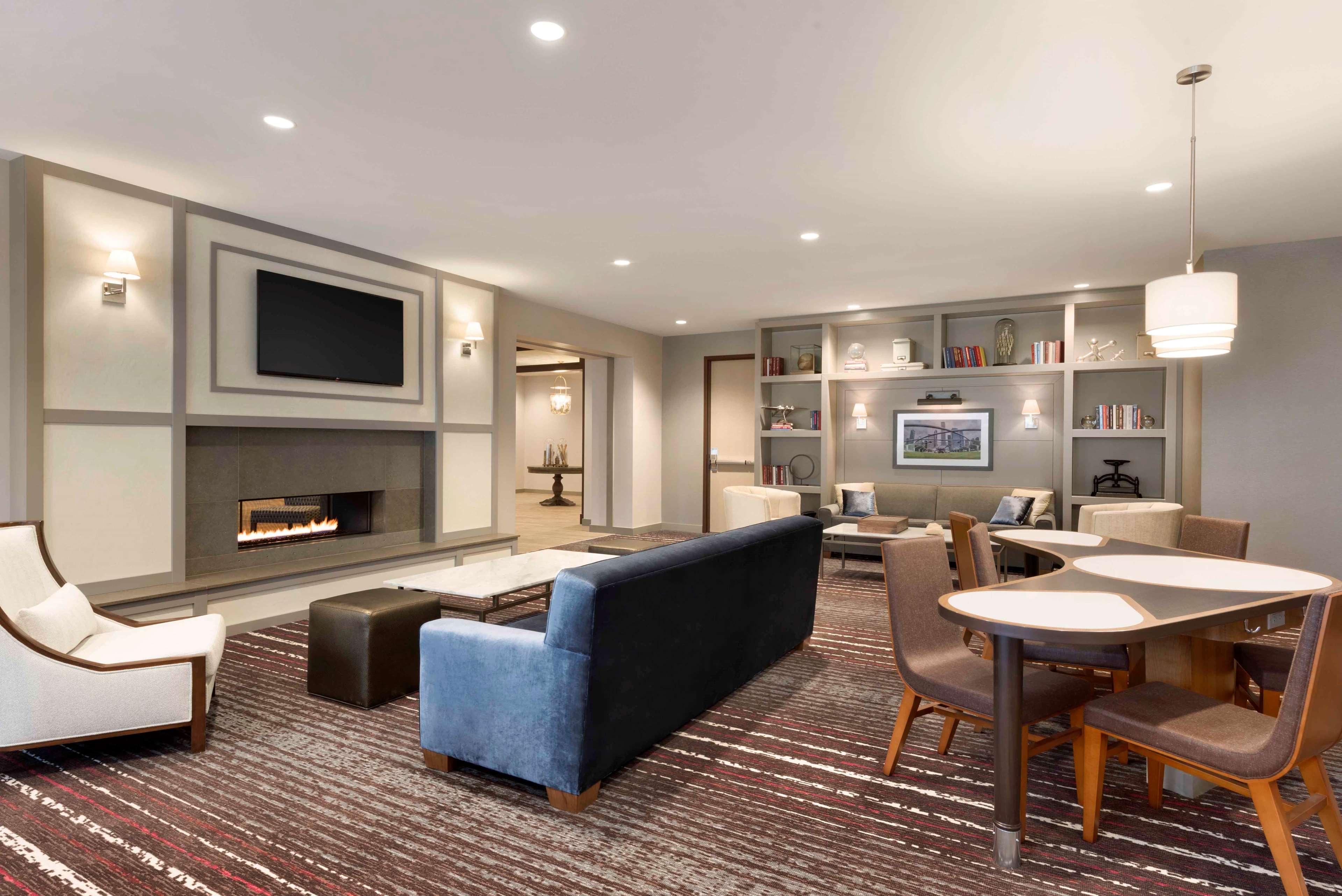 Vista Lobby Homewood Suites by Hilton Chicago West Loop Fulton Mkt Area