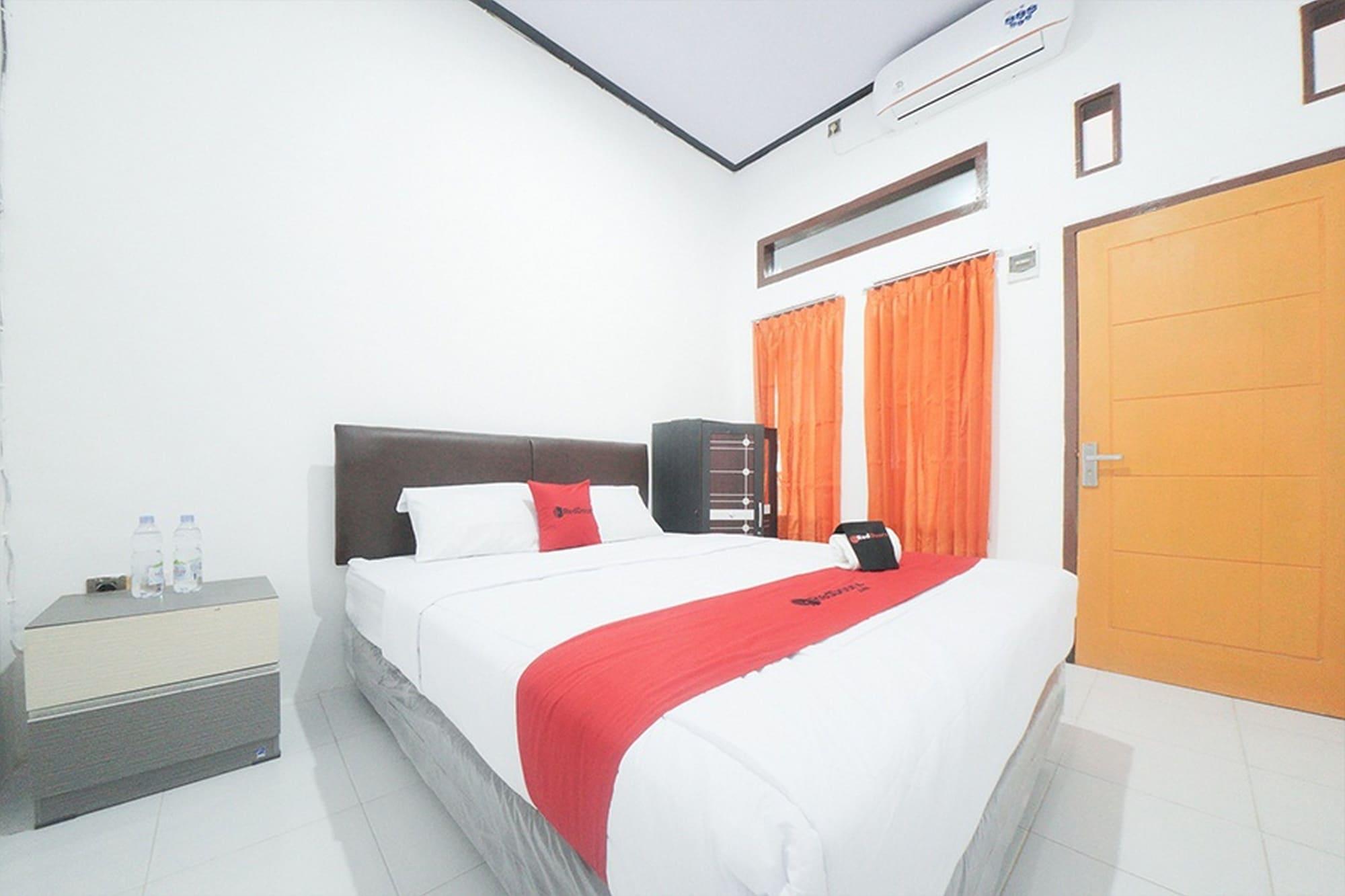 Varios RedDoorz Syariah near Mall Roxy Banyuwangi 2