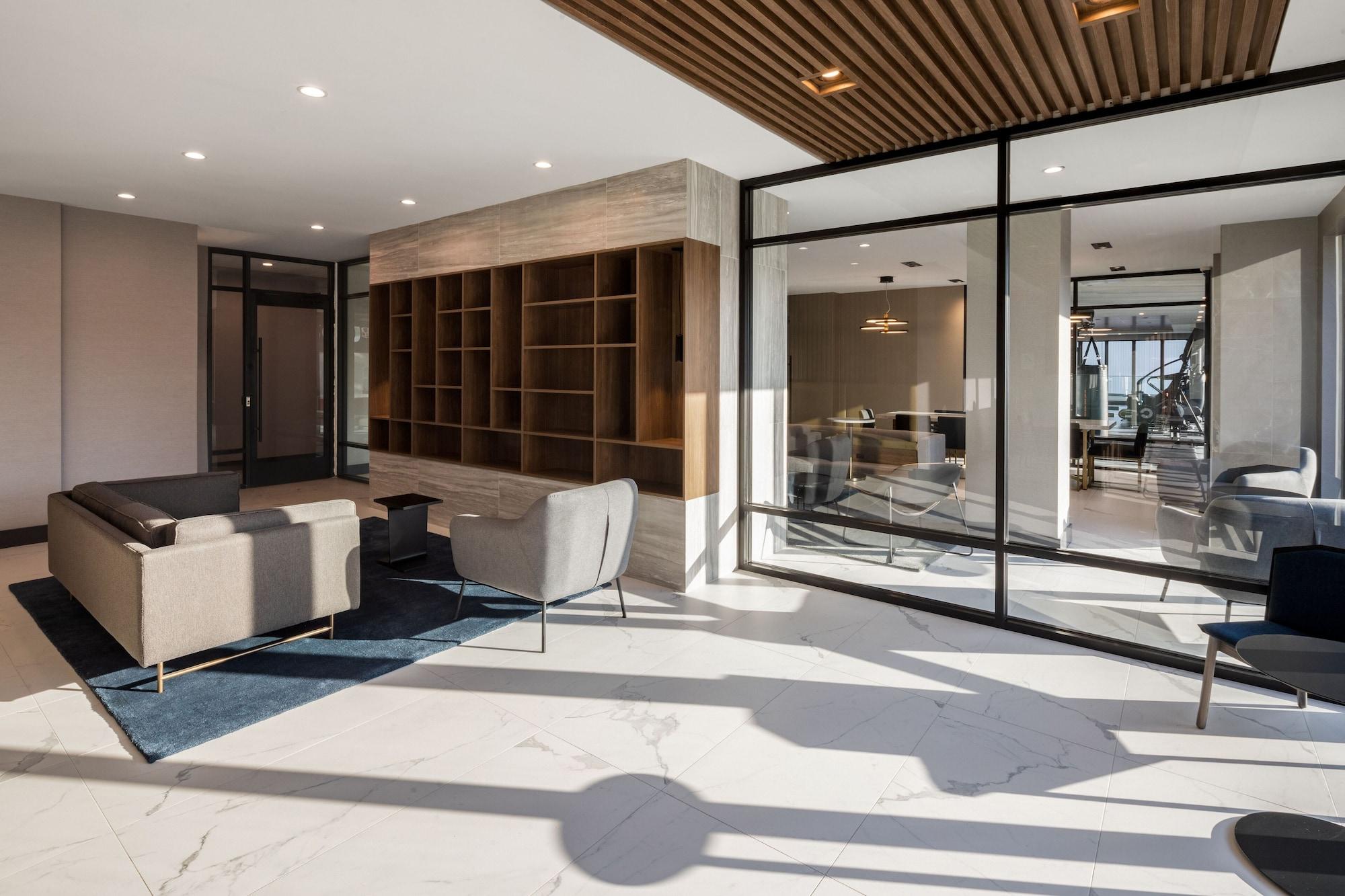 Bar/Salón Global Luxury Suites at The Arches
