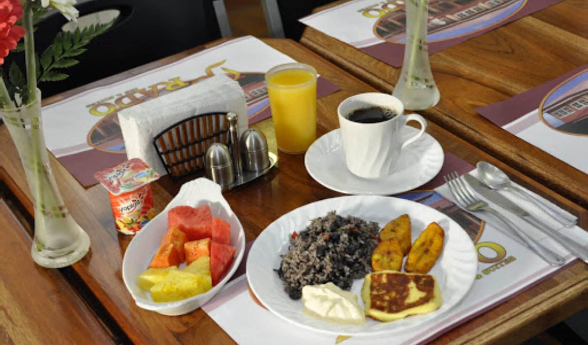 Restaurant Prado Inn & Suites