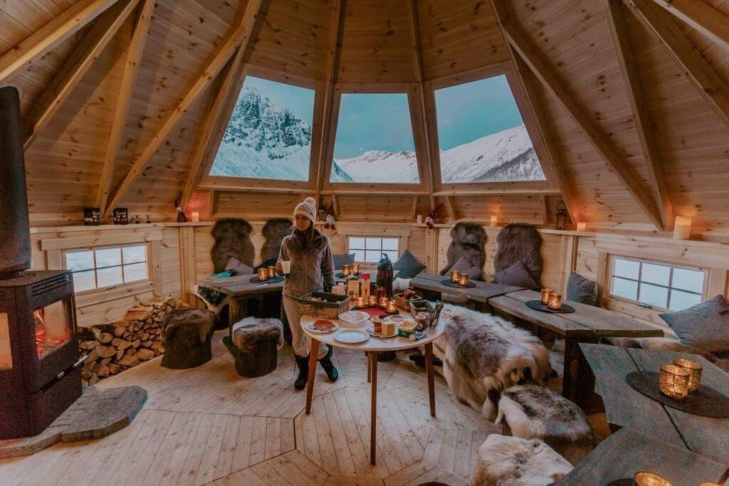 Restaurant Camp North Tour