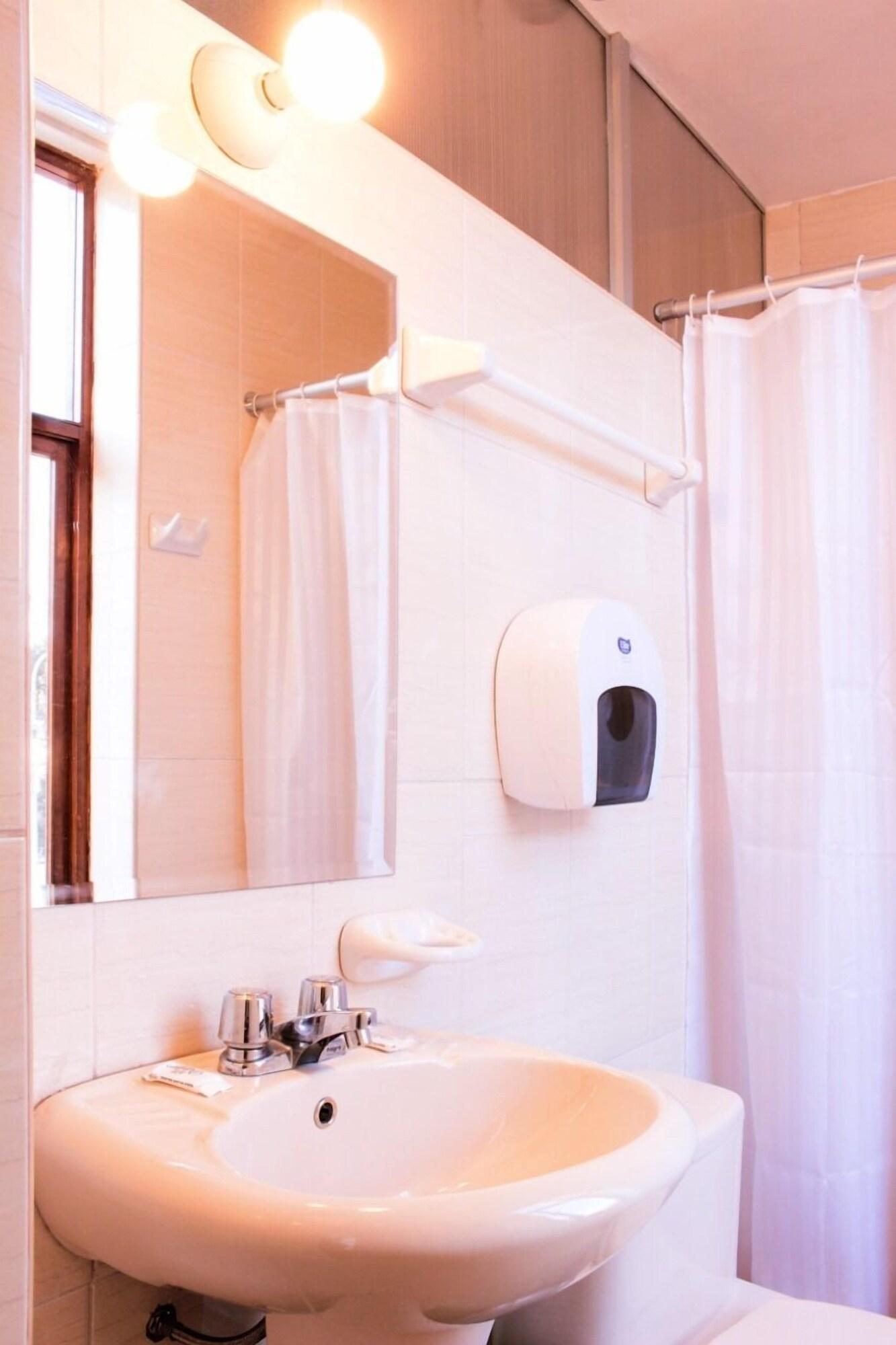 Equipamiento de Habitación Hostal Santa Ursula II