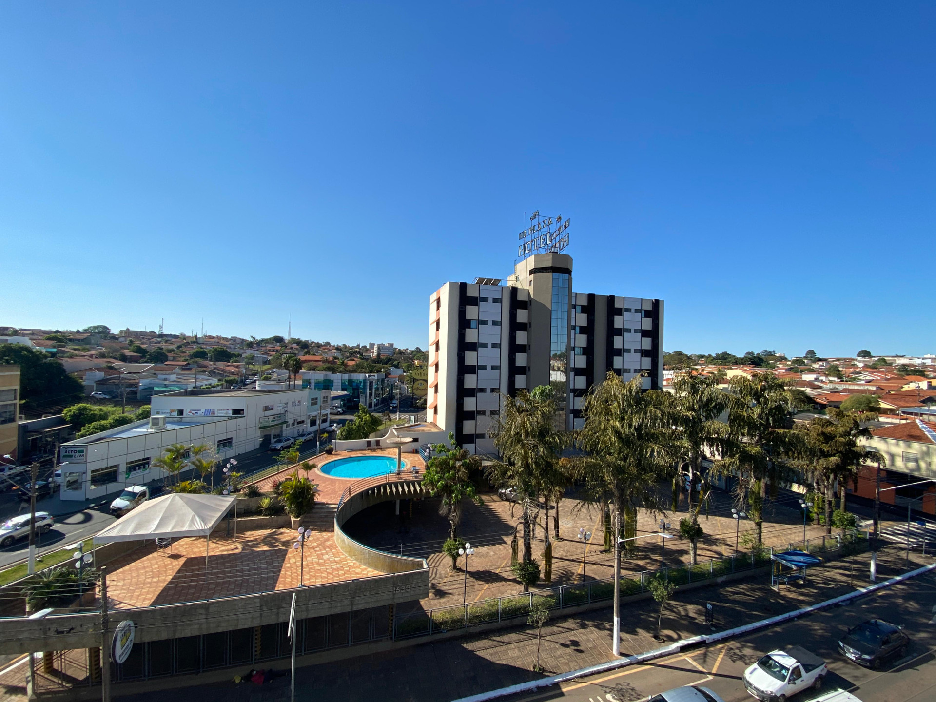 Vista Exterior HD Plaza Hotel