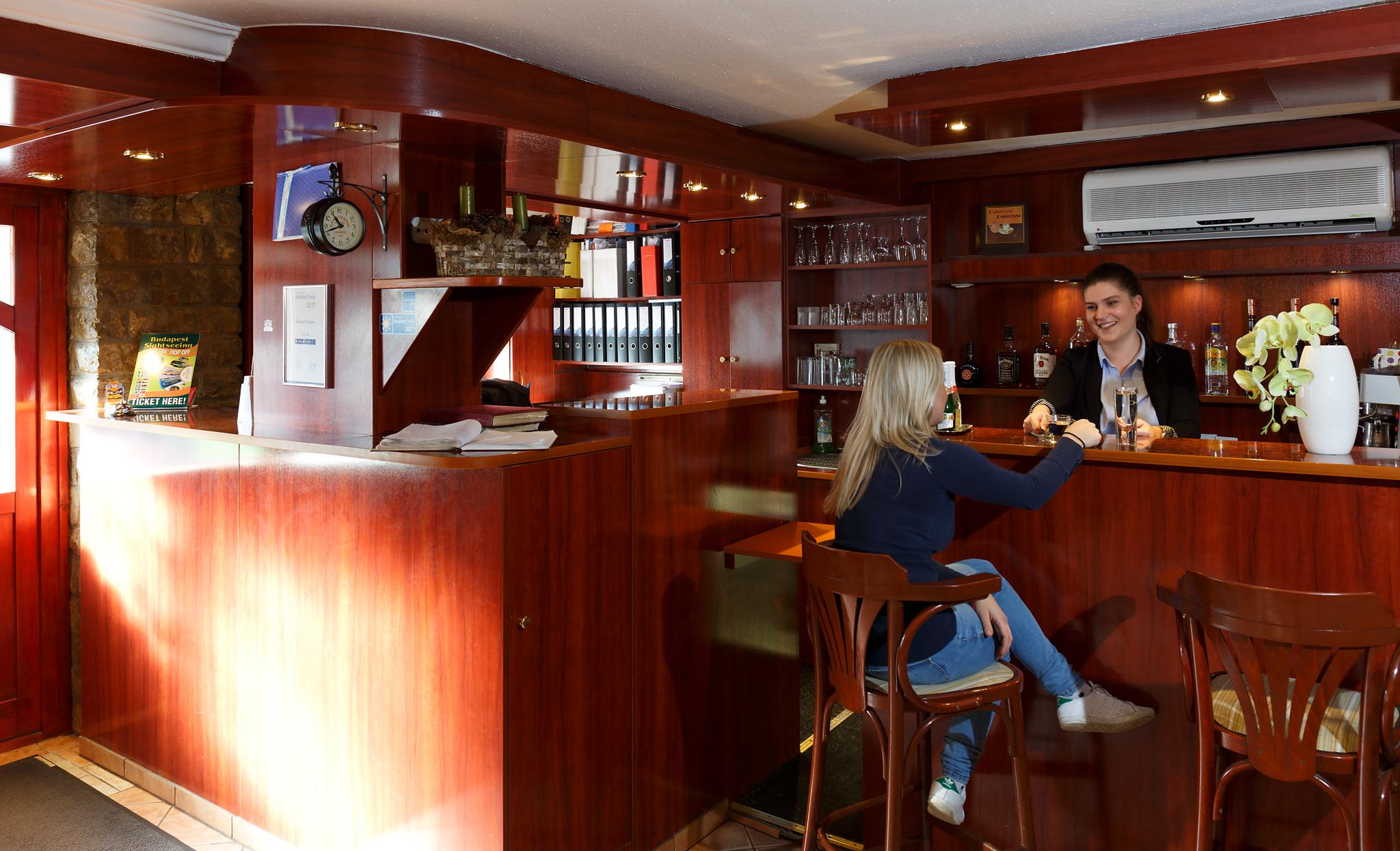 Bar/Salón Korona Hotel Panzio