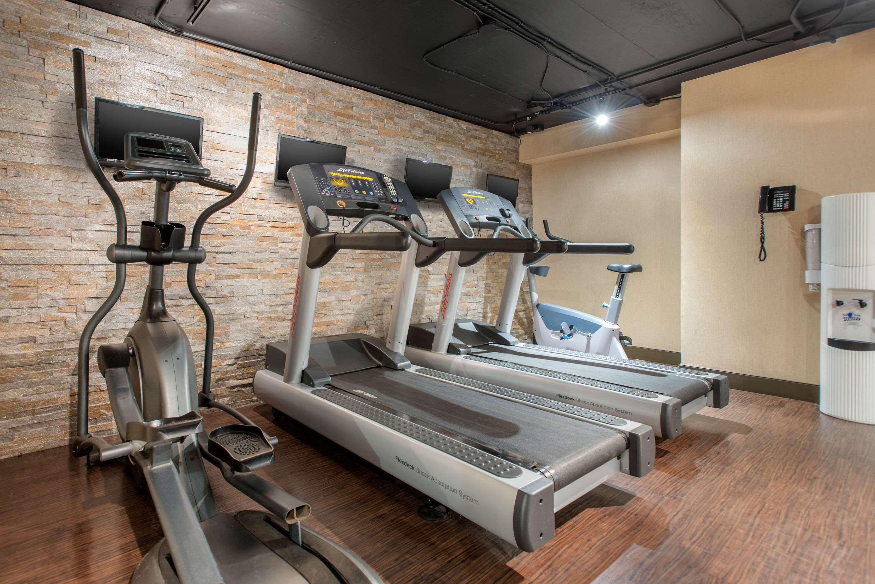 Gimnasio Clarion Hotel & Suites
