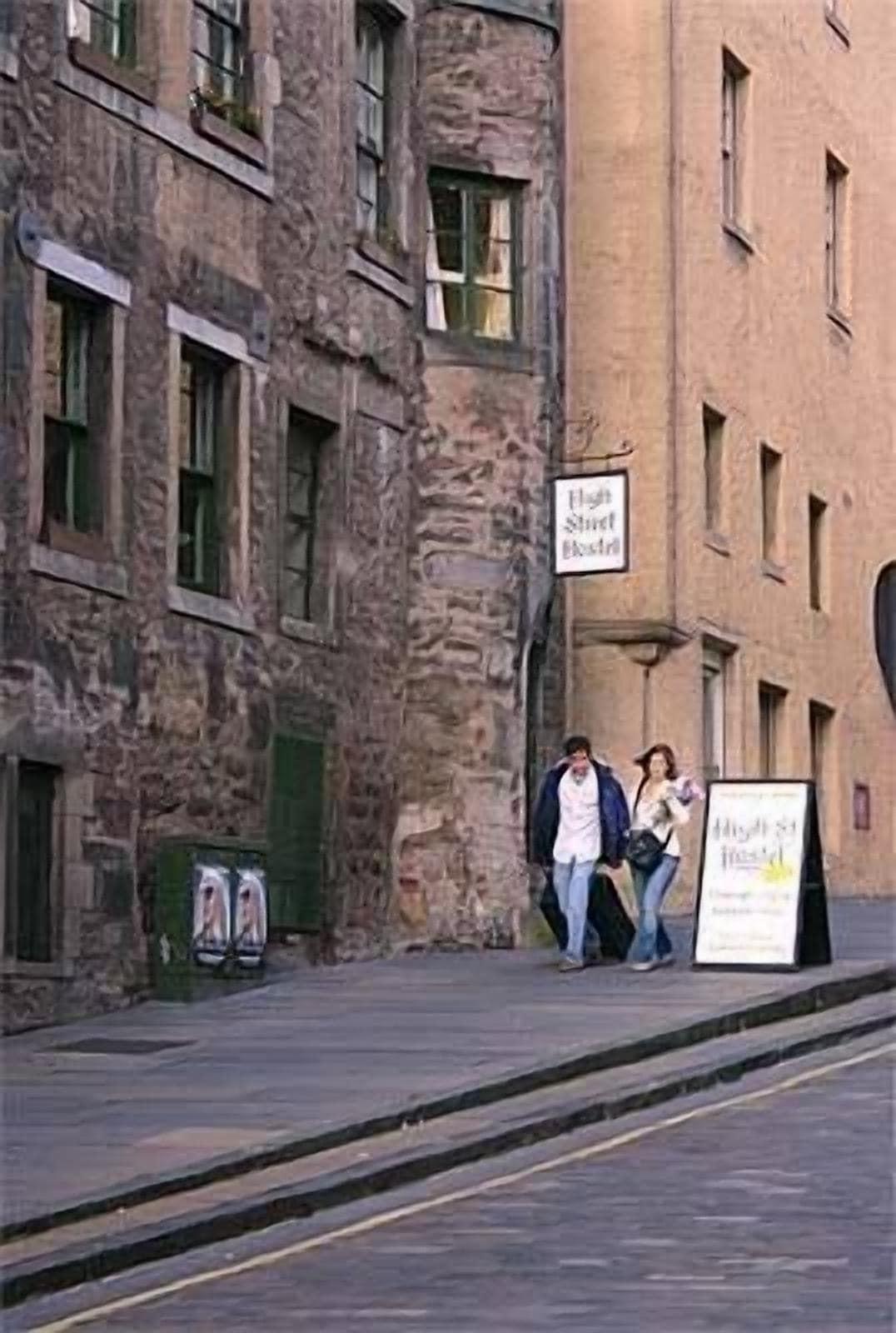 Varios High Street Hostel
