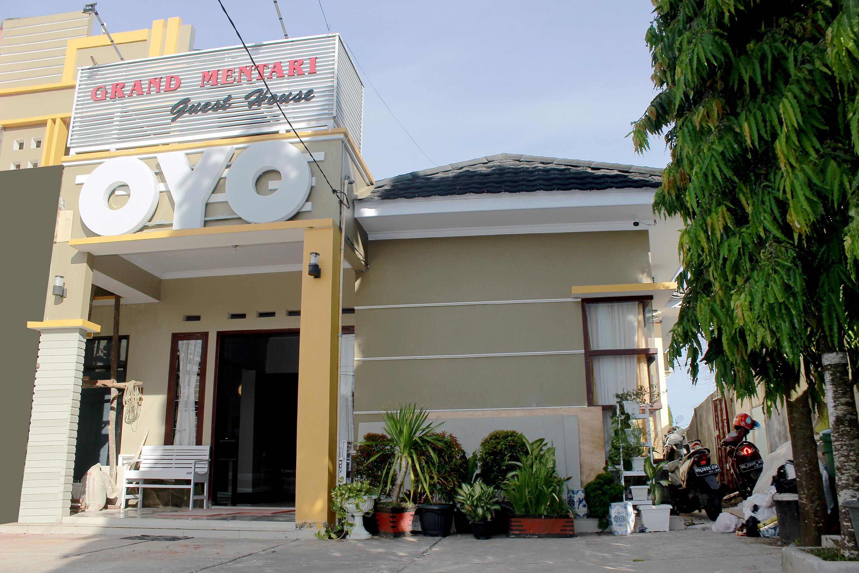 Vista Exterior OYO 783 Grand Mentari Guest House