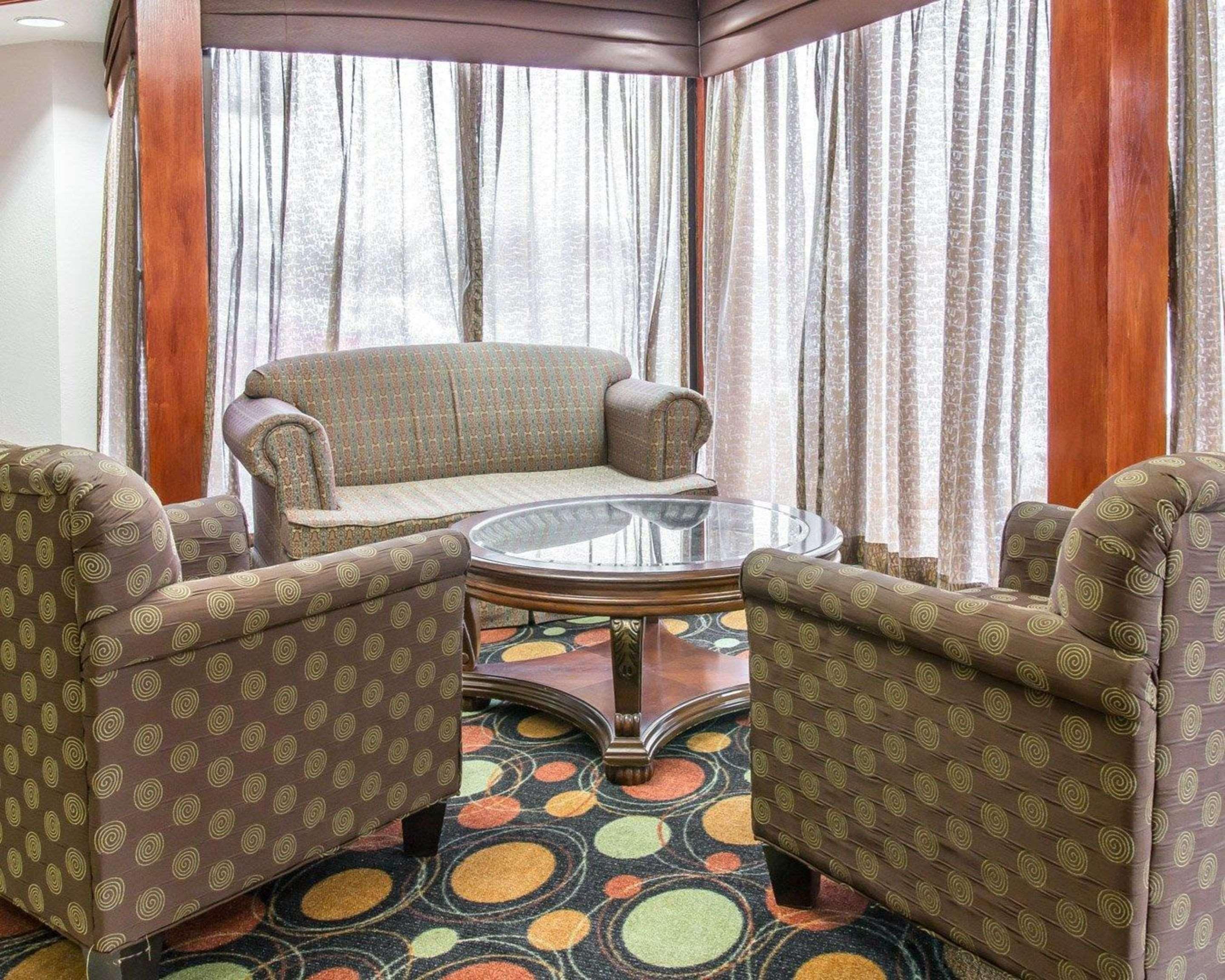 Vista Lobby Comfort Inn Maumee - Perrysburg Area