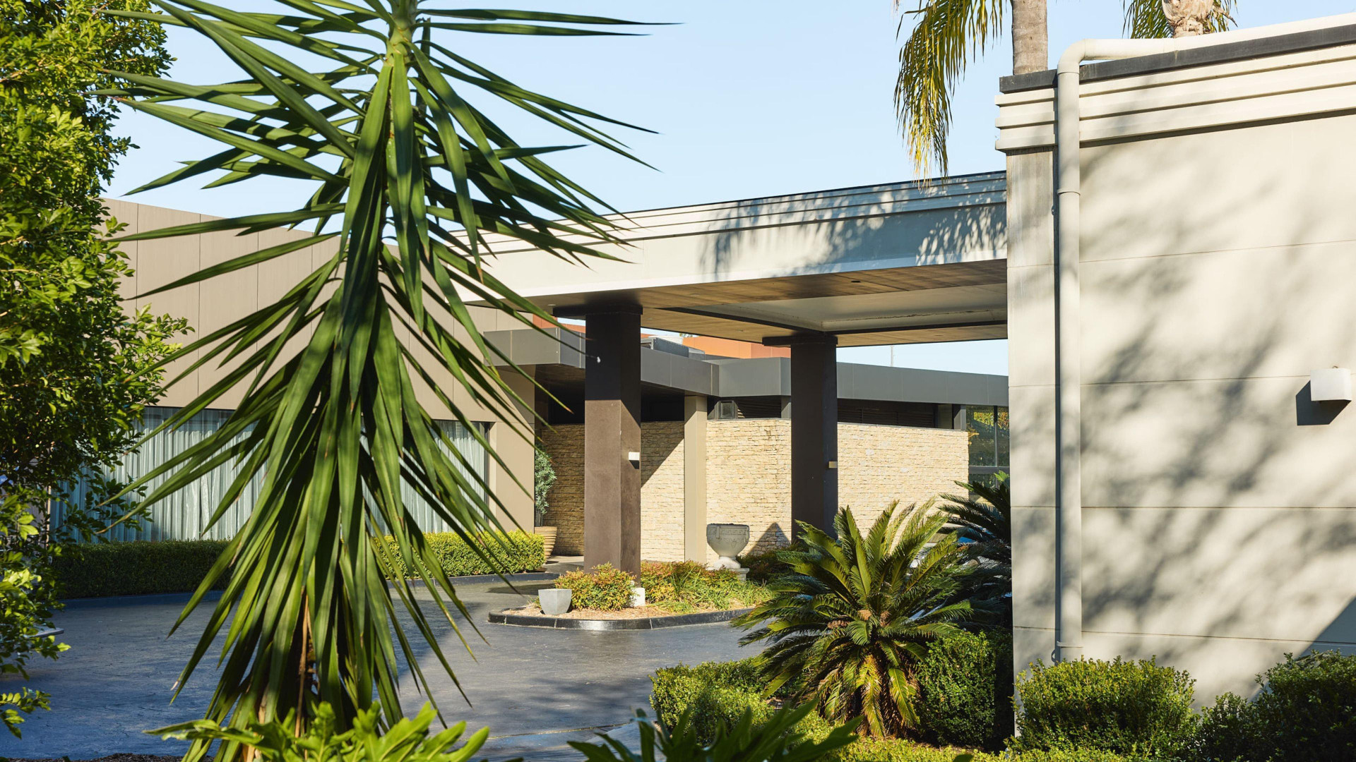 Vista Exterior Holiday Inn Warwick Farm by IHG