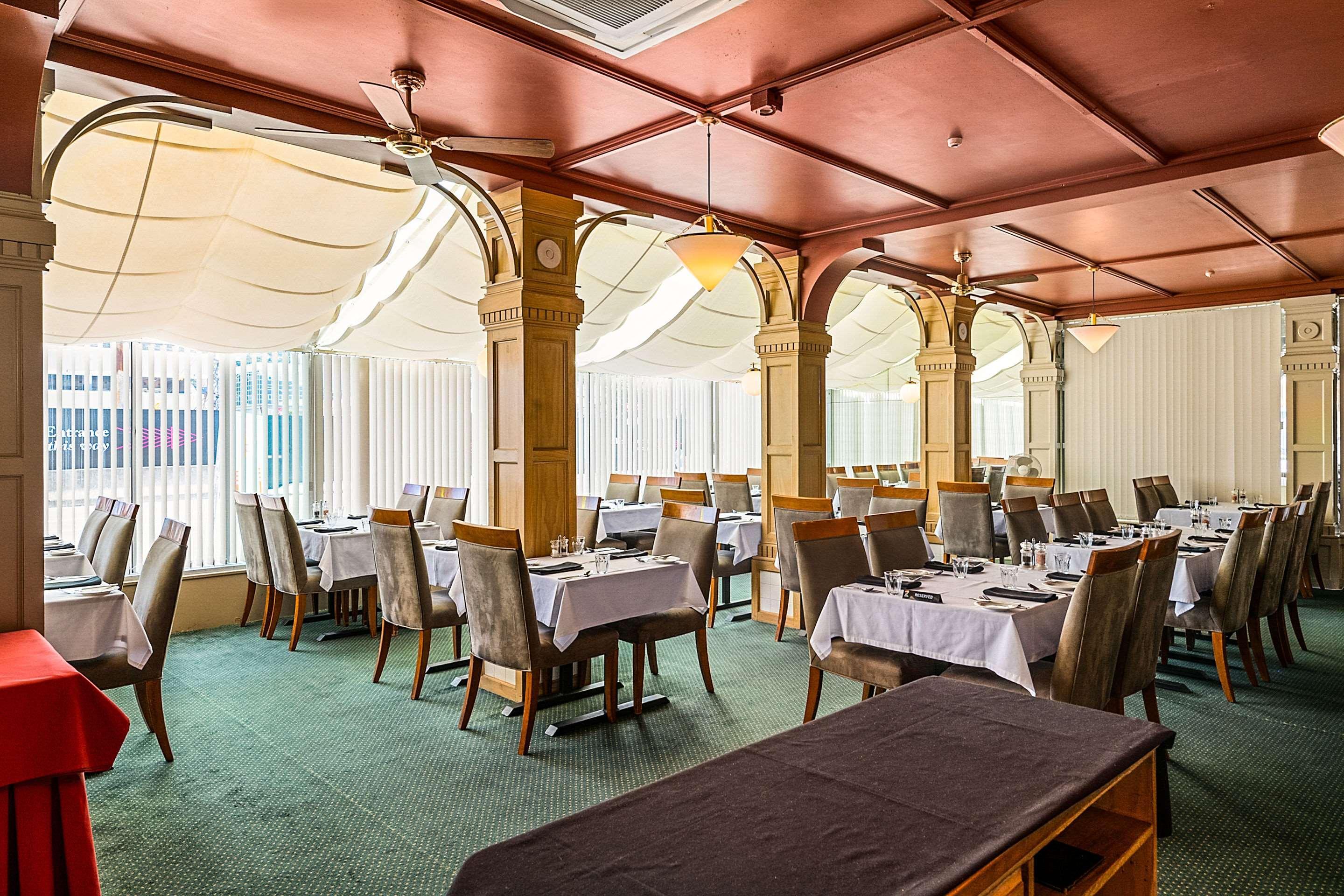 Restaurant Quality Inn Angus