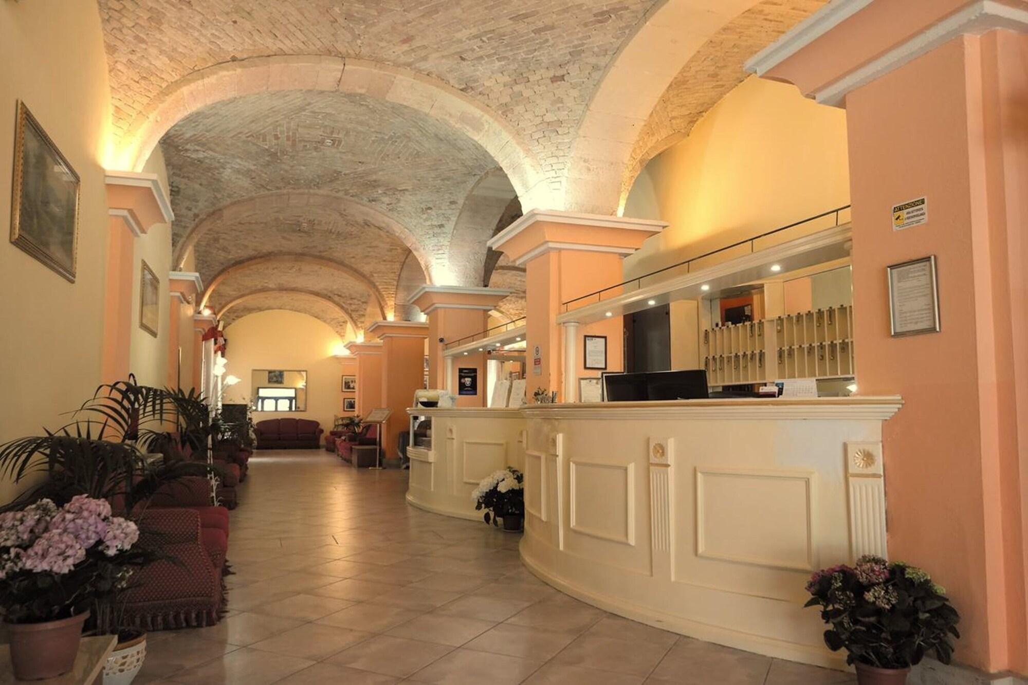 Varios Hotel 4 Mori