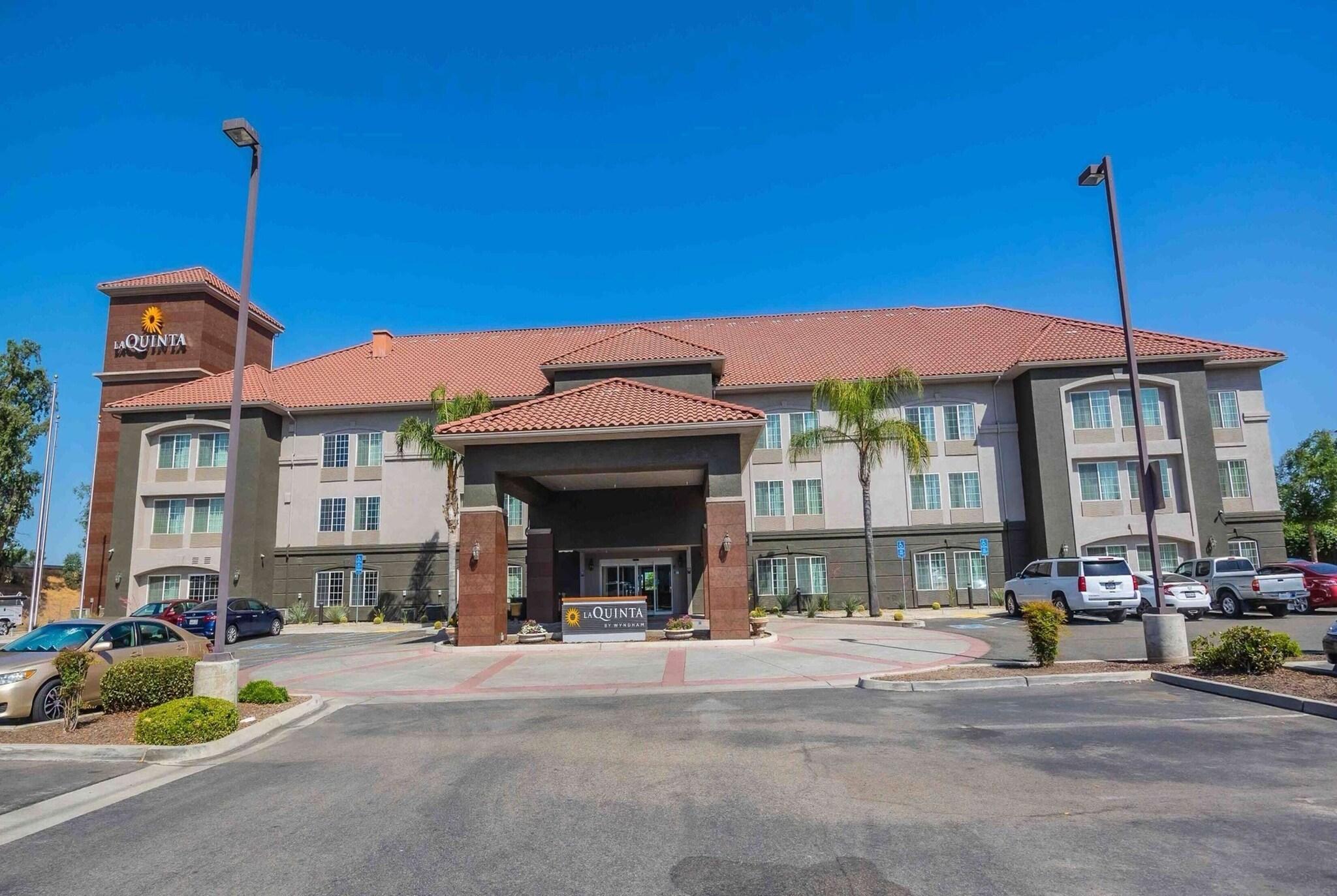 Vista Exterior La Quinta Inn & Suites Fowler