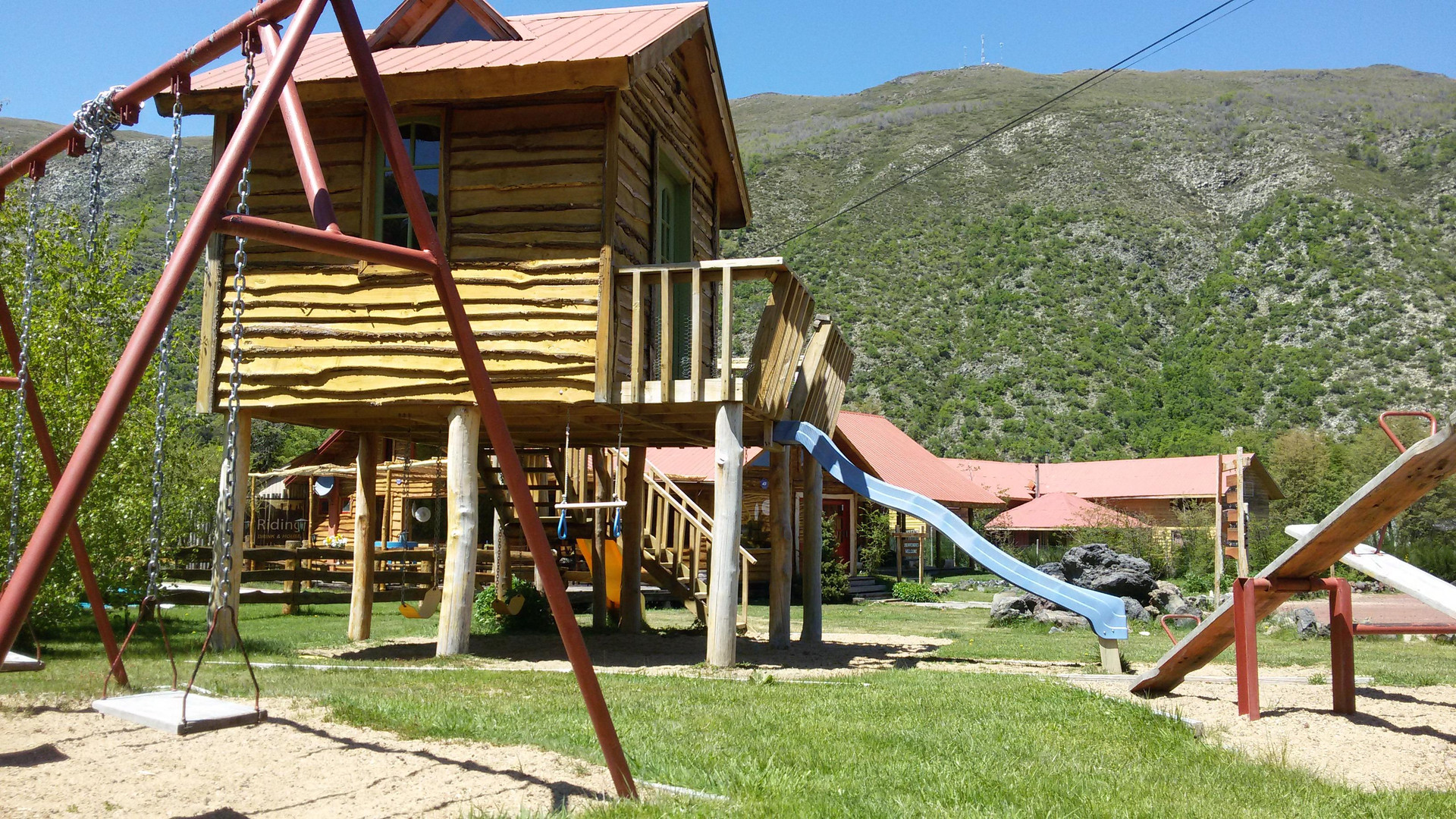 Vista Exterior Riding Lodge