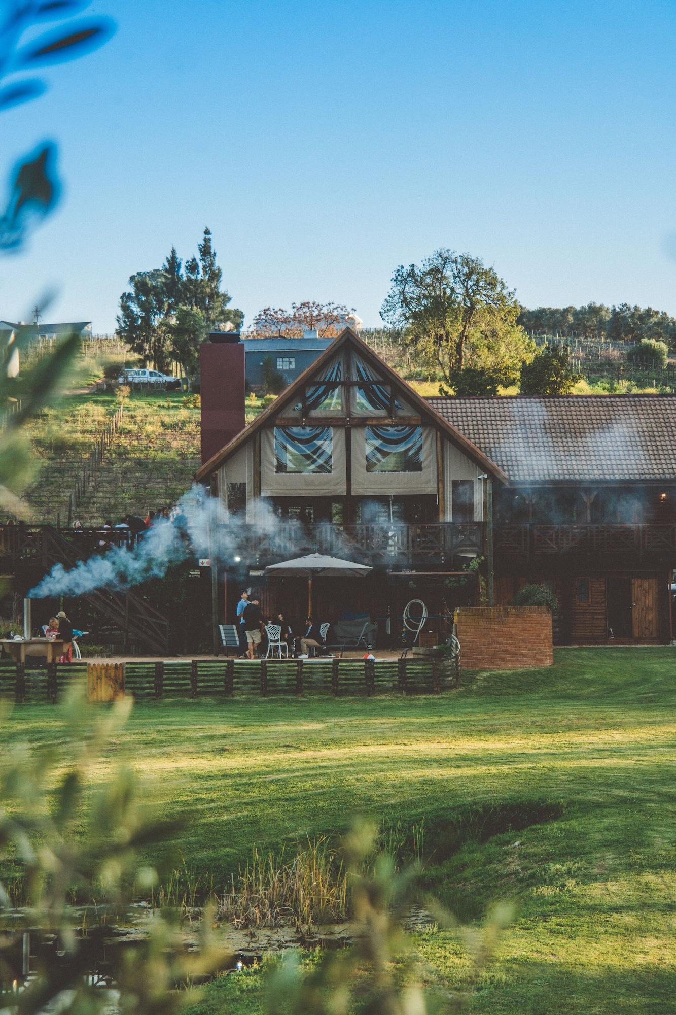 Vista Exterior The Log Collective