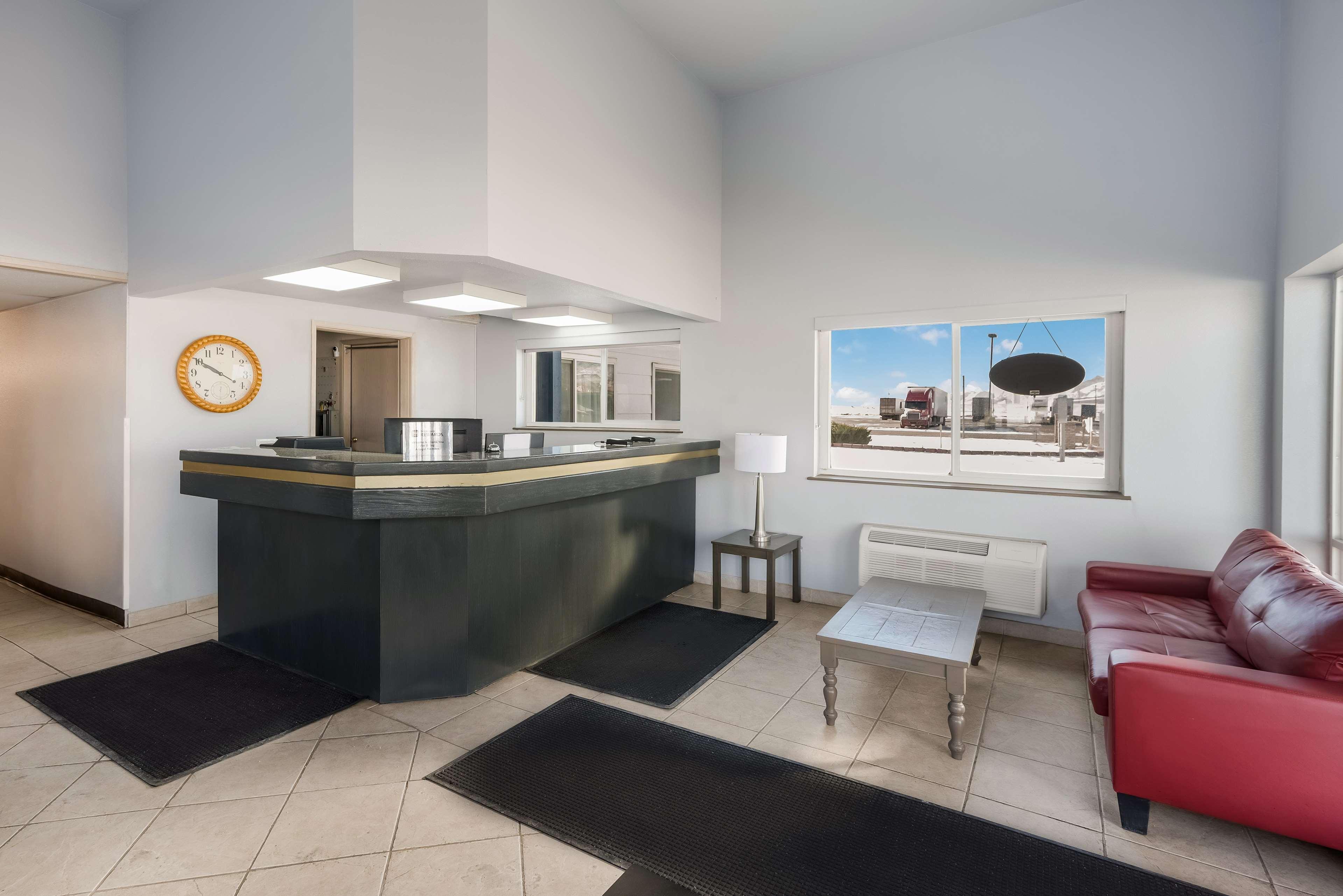 Vista Lobby SureStay Hotel by Best Western Wells