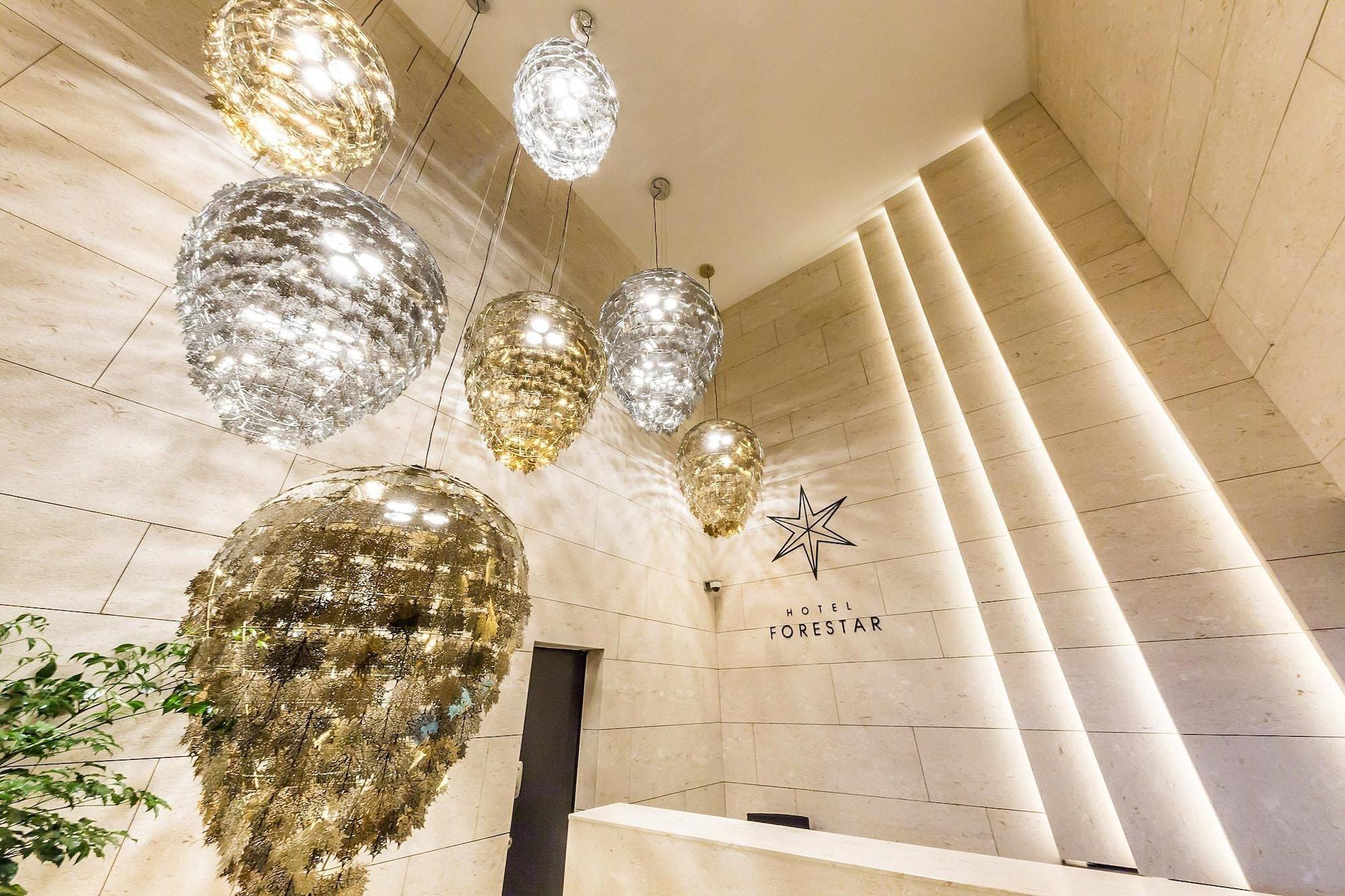 Vista Lobby Forestar Hotel 2