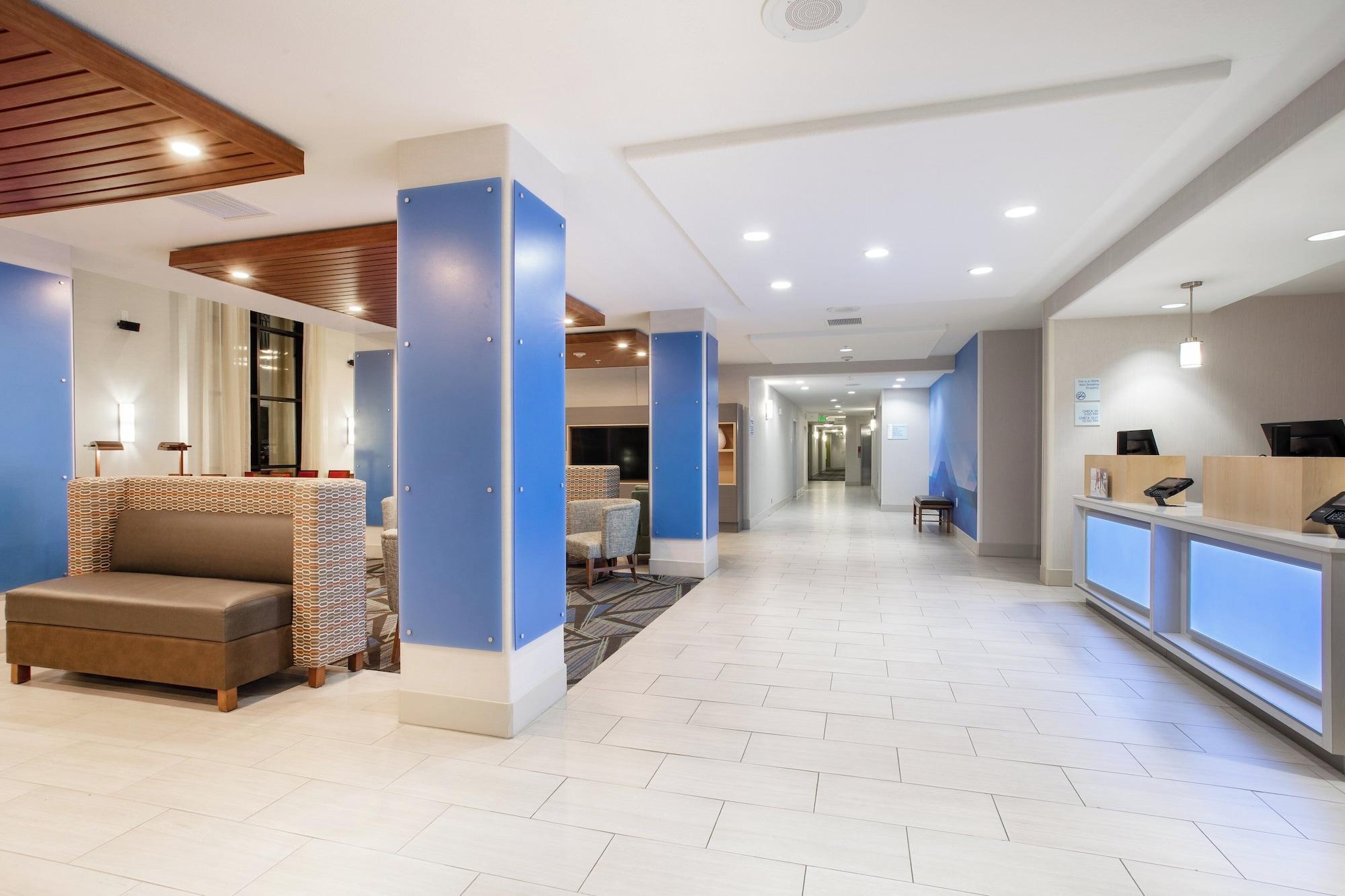 Vista Exterior Holiday Inn Express & Suites Phoenix - Glendale Sports Dist by IHG
