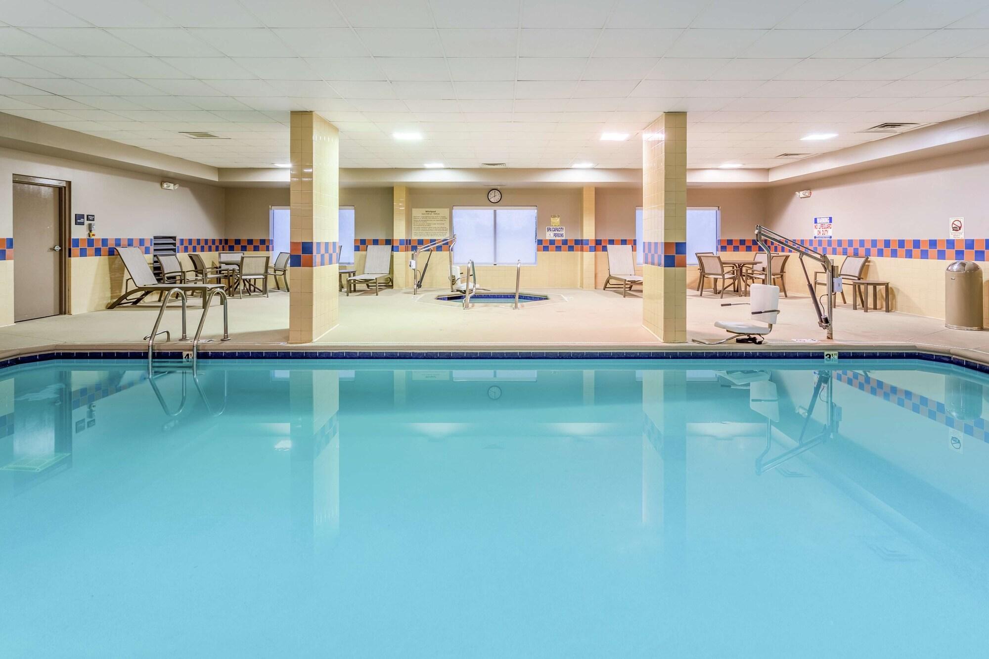 Vista Piscina Hampton Inn & Suites Chicago-Libertyville