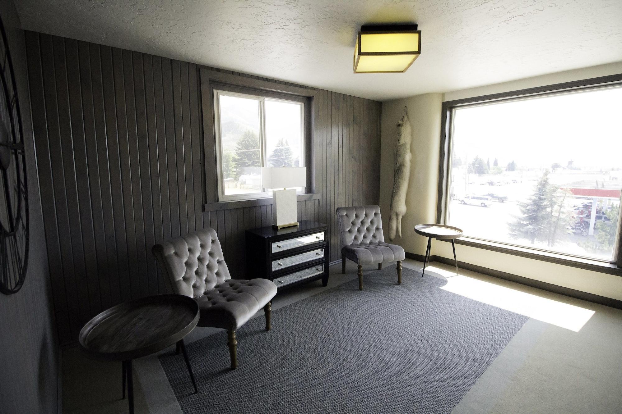 Vista Lobby Colter's Lodge