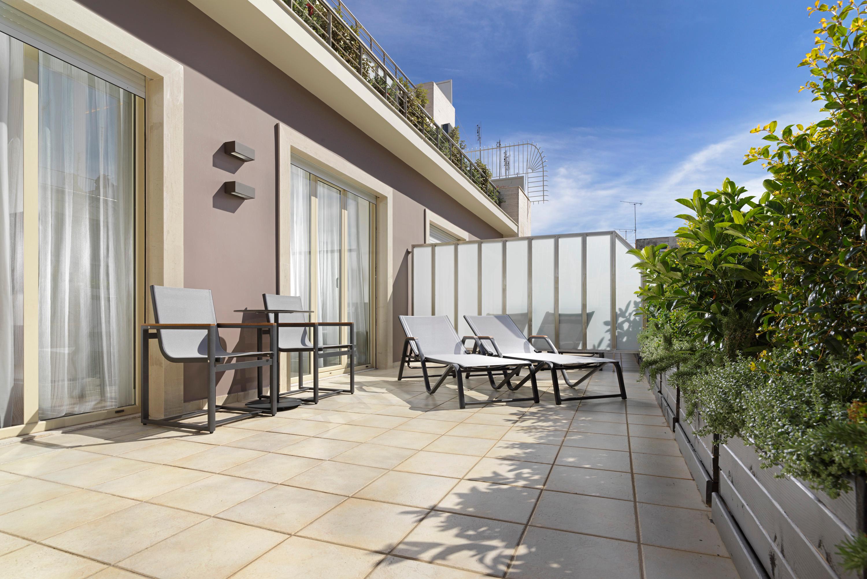 Varios Holiday Suites