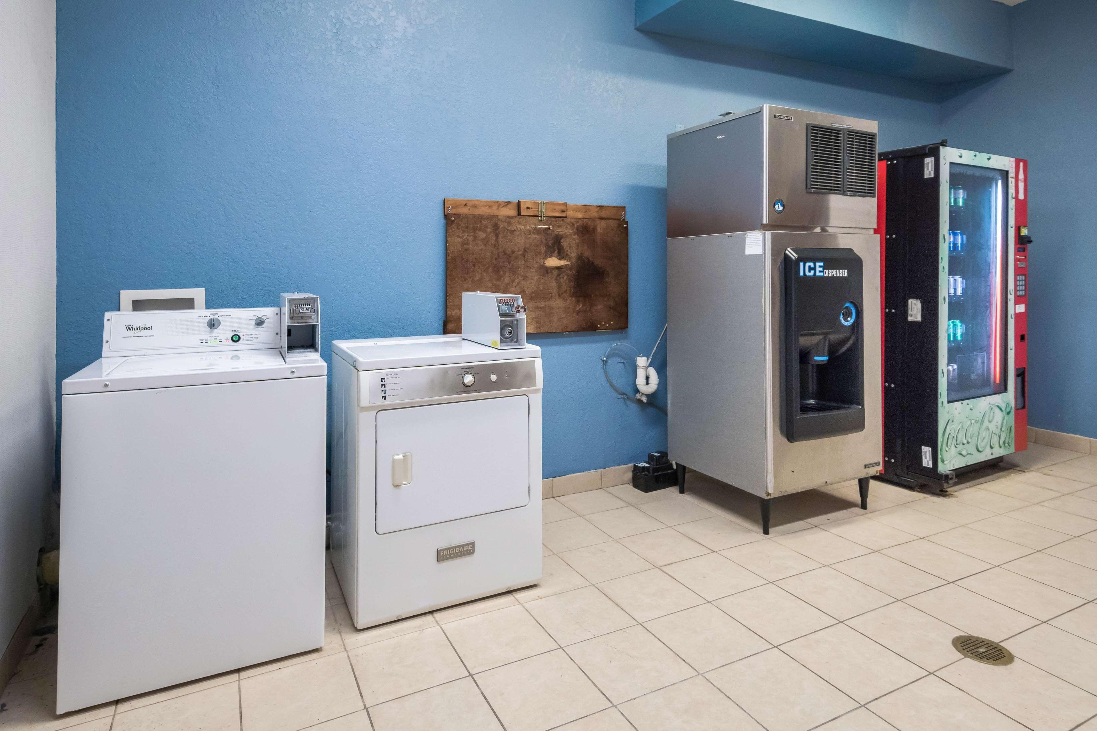 Vista Exterior Motel 6 Mineral Wells, TX