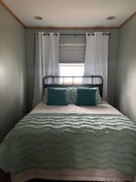 Alquiler Vacacional - Charming 3-bedroom cabin on the lake with AC and WiFi in delightful Faribault