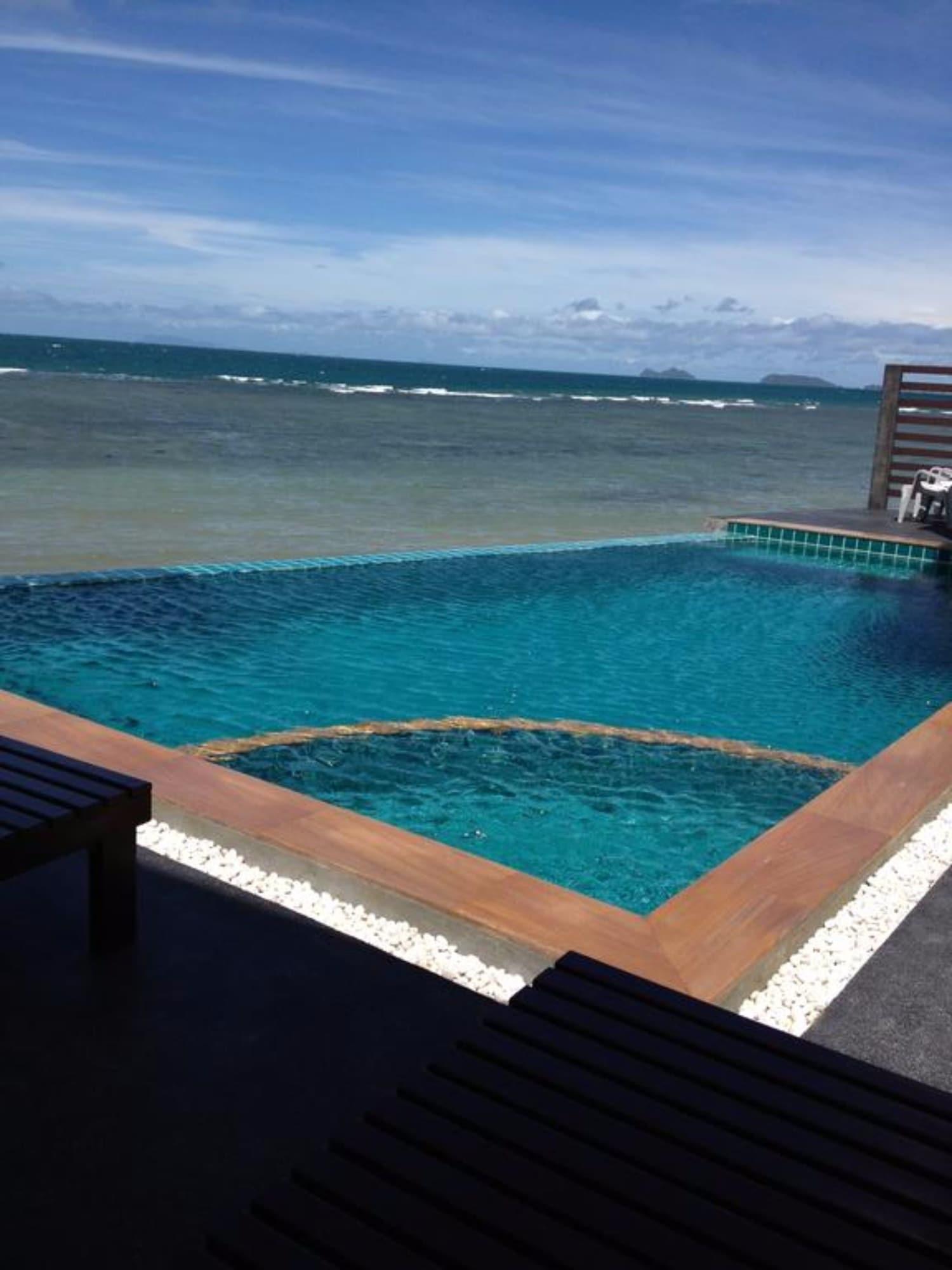Vista Piscina Rin Bay View Resort