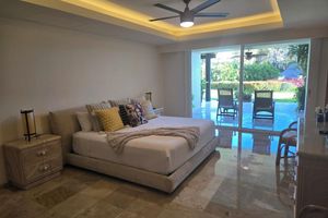 Alquiler Vacacional - Shangri-La Condo: Spacious Ground-Floor Villa, Patio to Pool/Garden/Restaurant