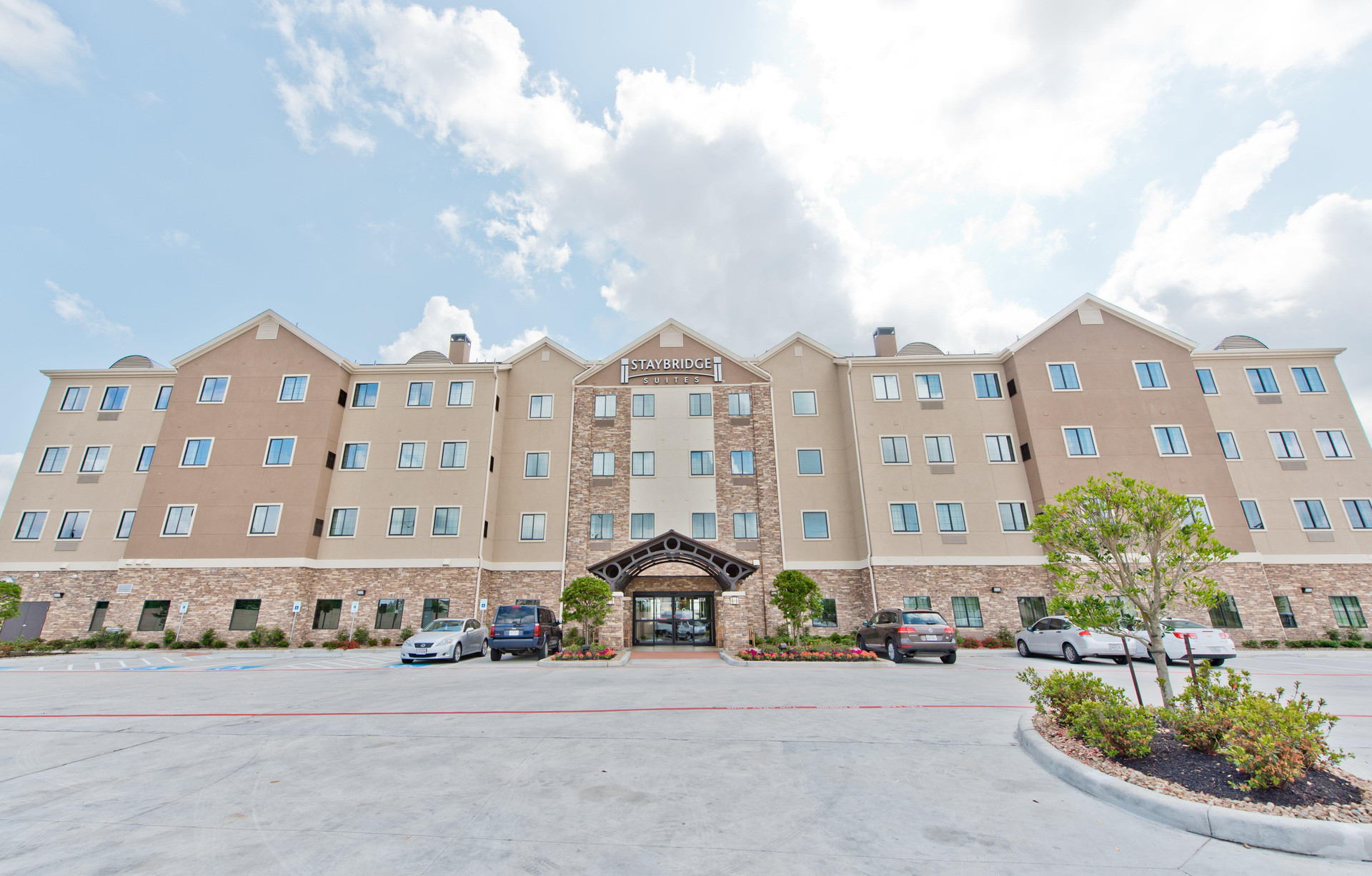 Vista Exterior Staybridge Suites Houston - Humble Beltway 8 E by IHG