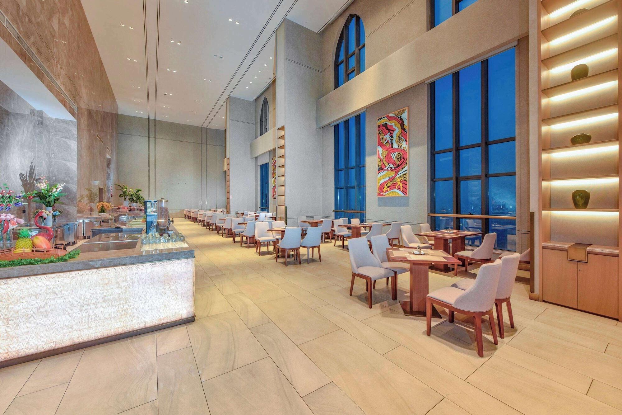 Restaurant Ramada Plaza Dongxing City Center