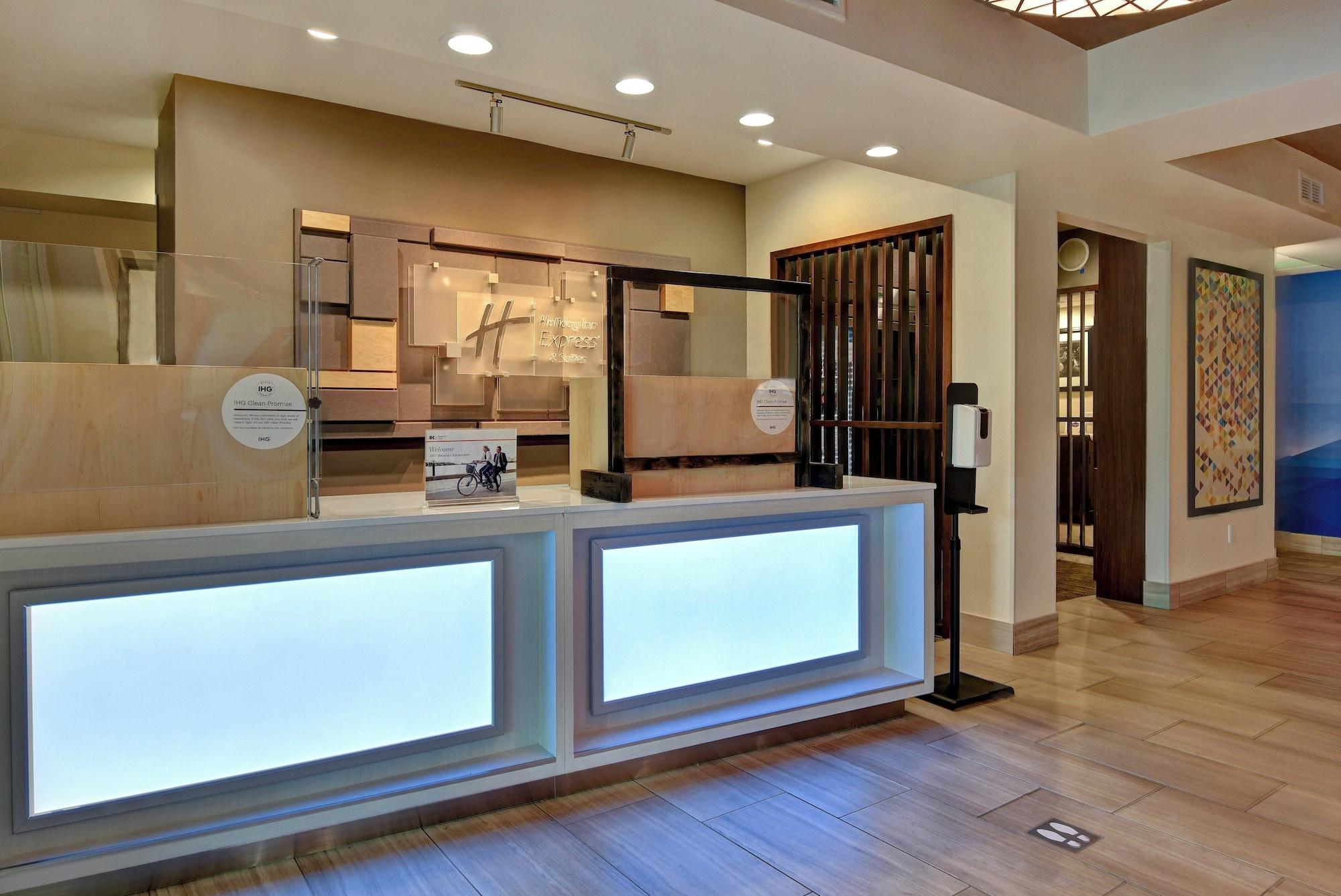 Vista Lobby Holiday Inn Express Hotel & Suites Anderson-I-85 by IHG