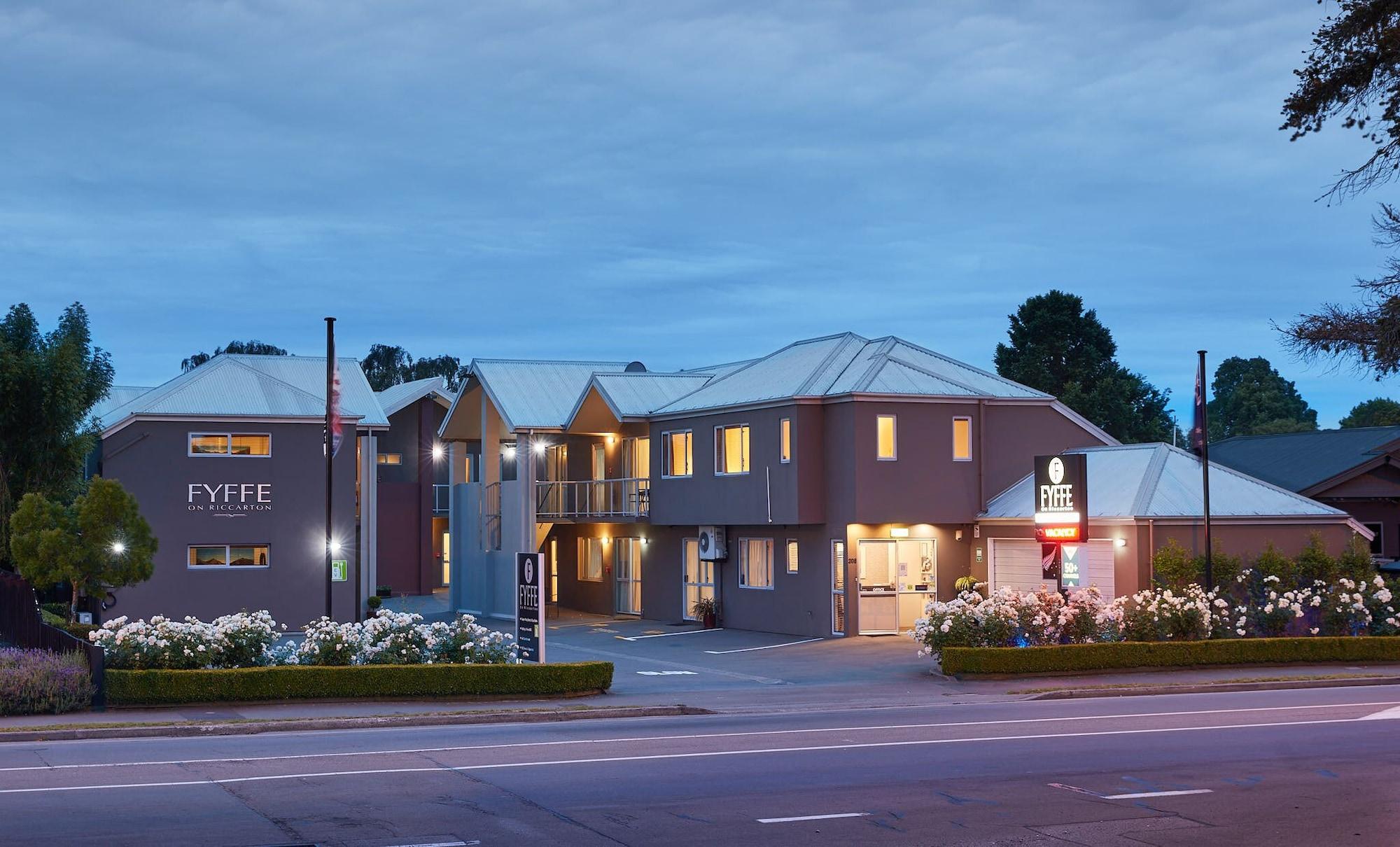 Varios Fyffe On Riccarton