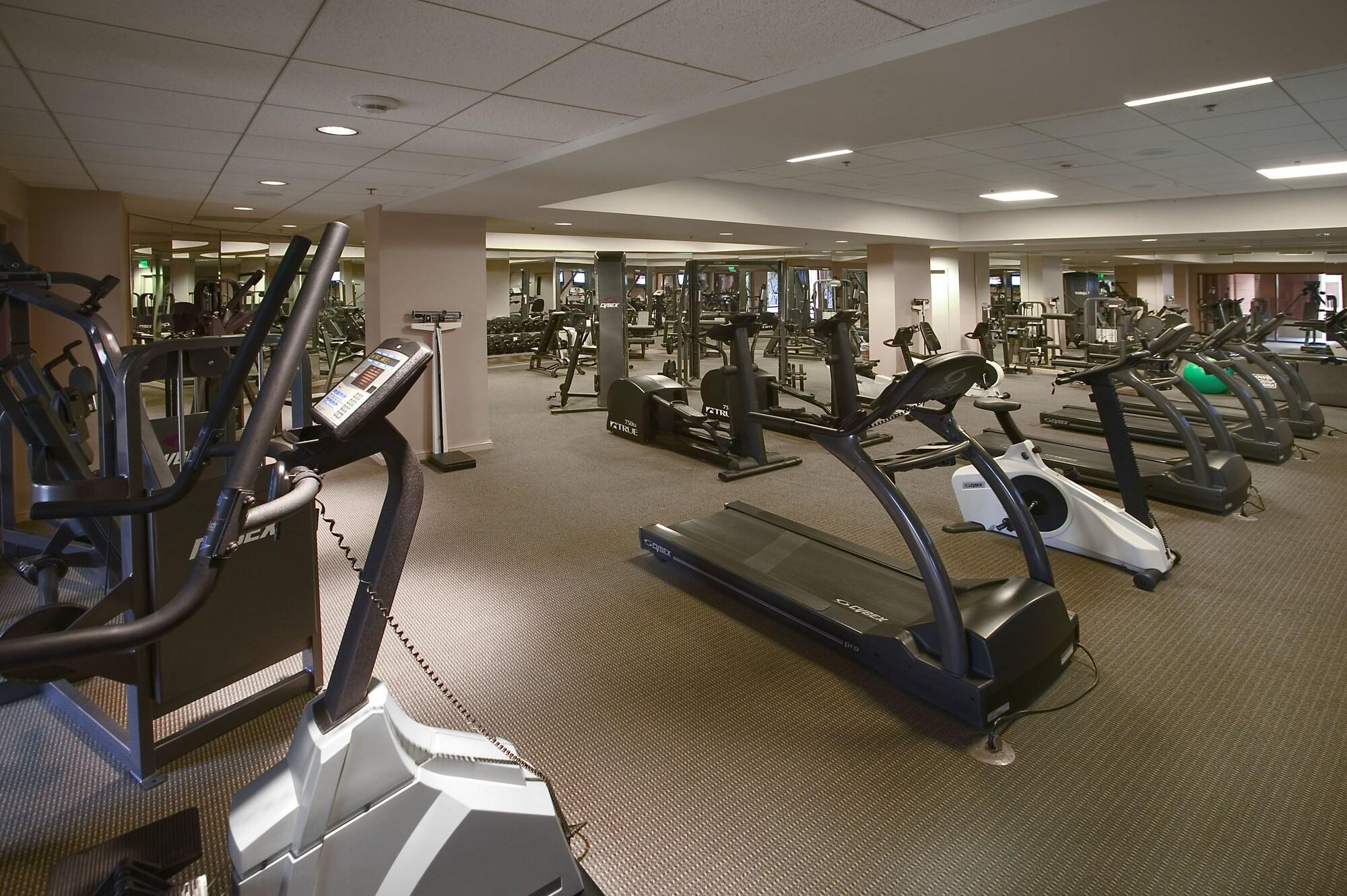 Gimnasio Universal’s Loews Royal Pacific Resort
