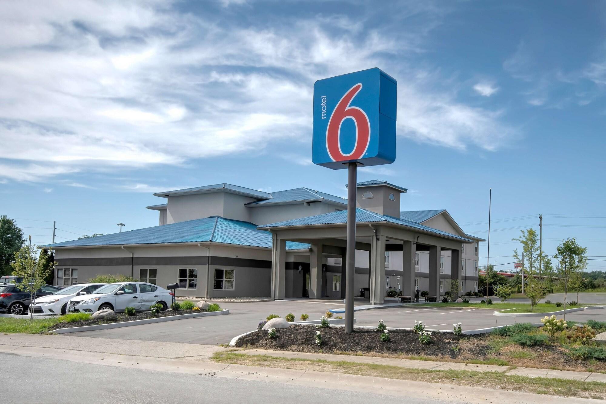 Varios Motel 6 Walton, KY - Richwood - Cincinnati Airport South