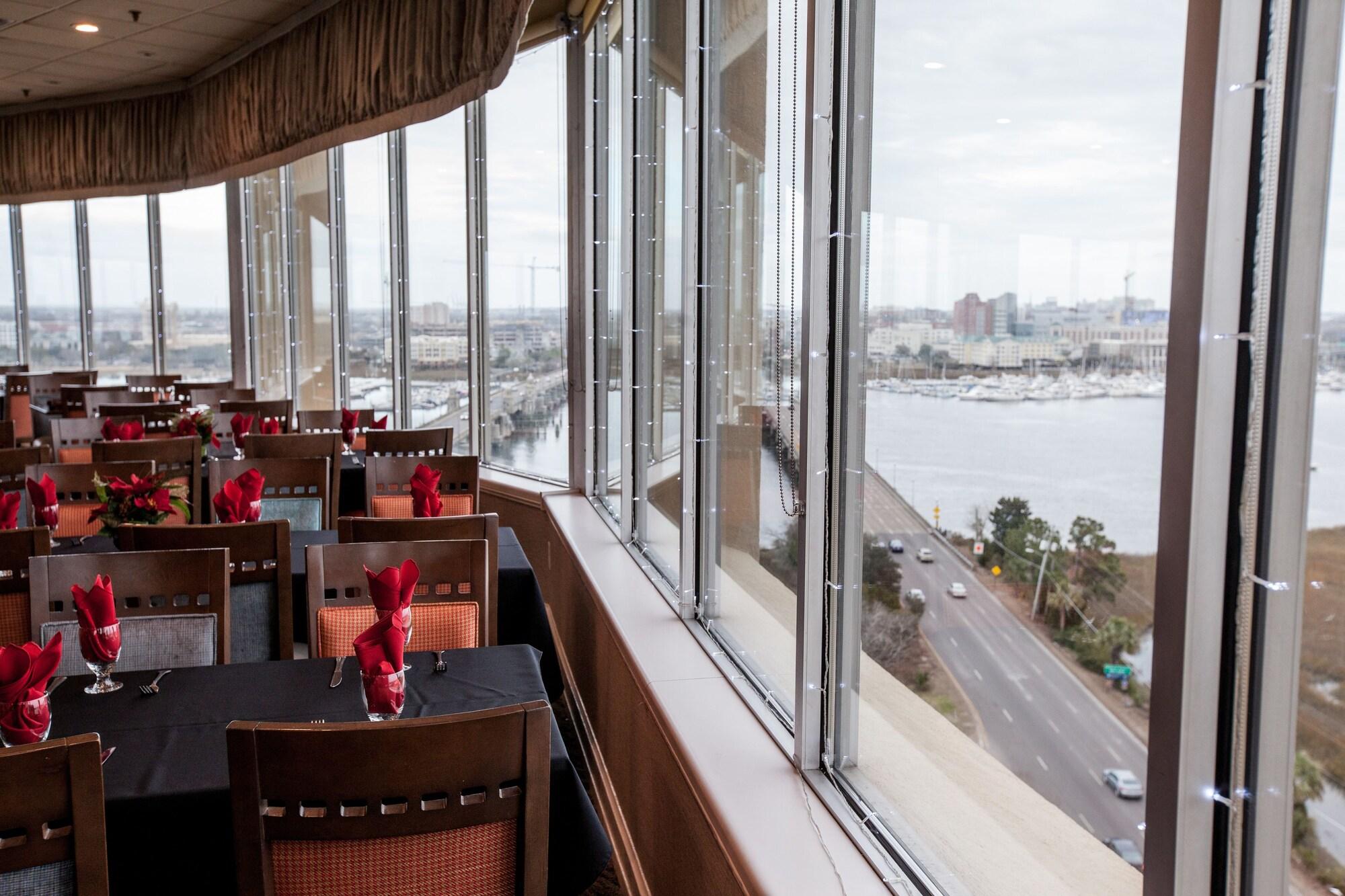 Restaurant Holiday Inn Charleston Riverview by IHG