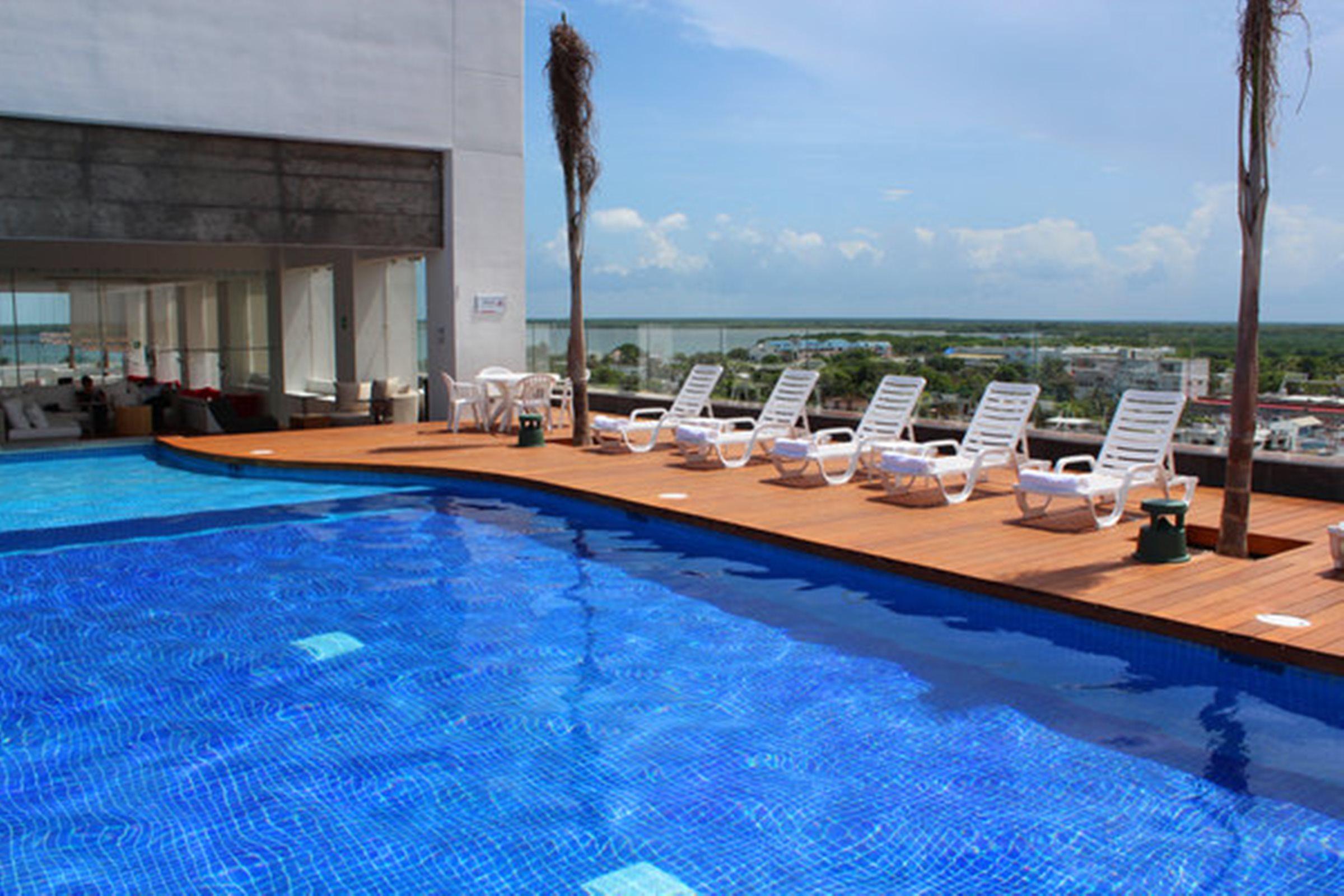 Vista da piscina Fiesta Inn Chetumal