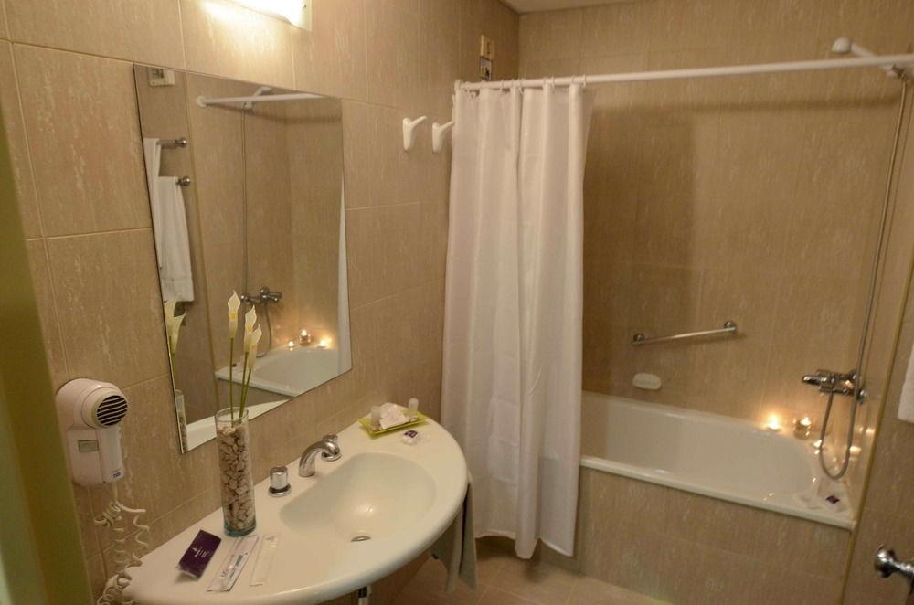 Equipamiento de Habitación Hathor Hotels Mendoza