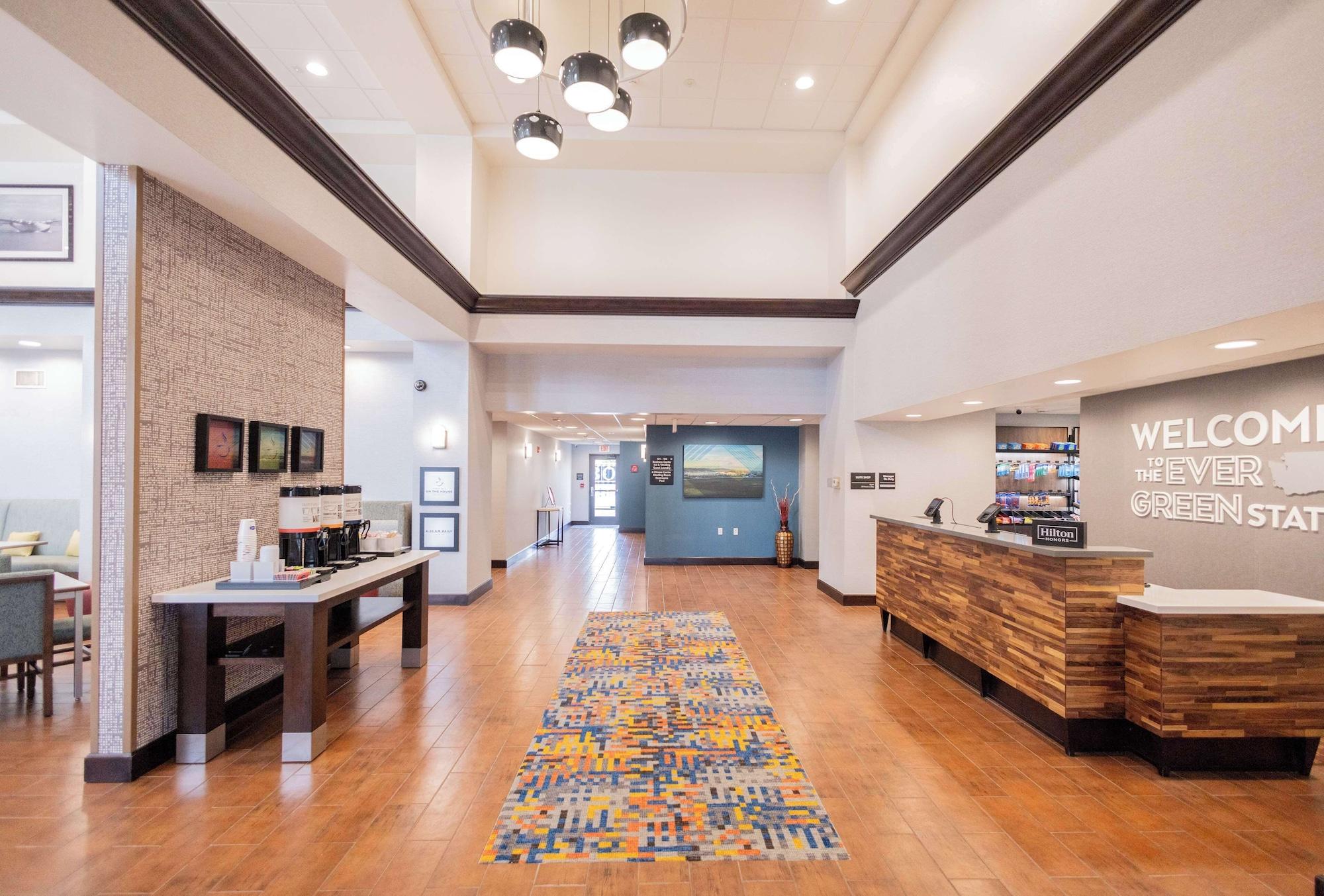 Vista Lobby Hampton Inn & Suites Seattle/Kent,WA